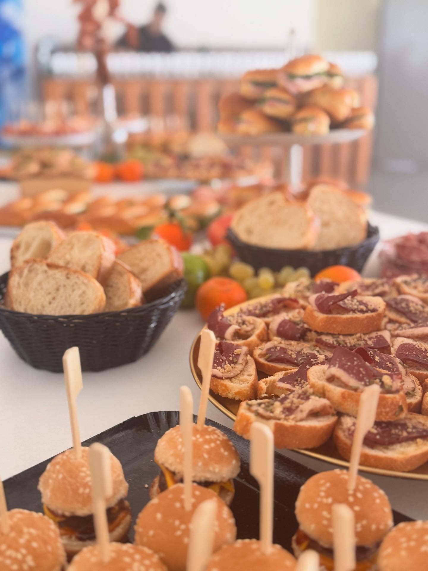 Commémoration du 11 novembre.
Mémoire aux victimes et à l’histoire,
suivi du verre de l’amitié offert par la municipalité pour Partage, convivialité, réunir et profiter.