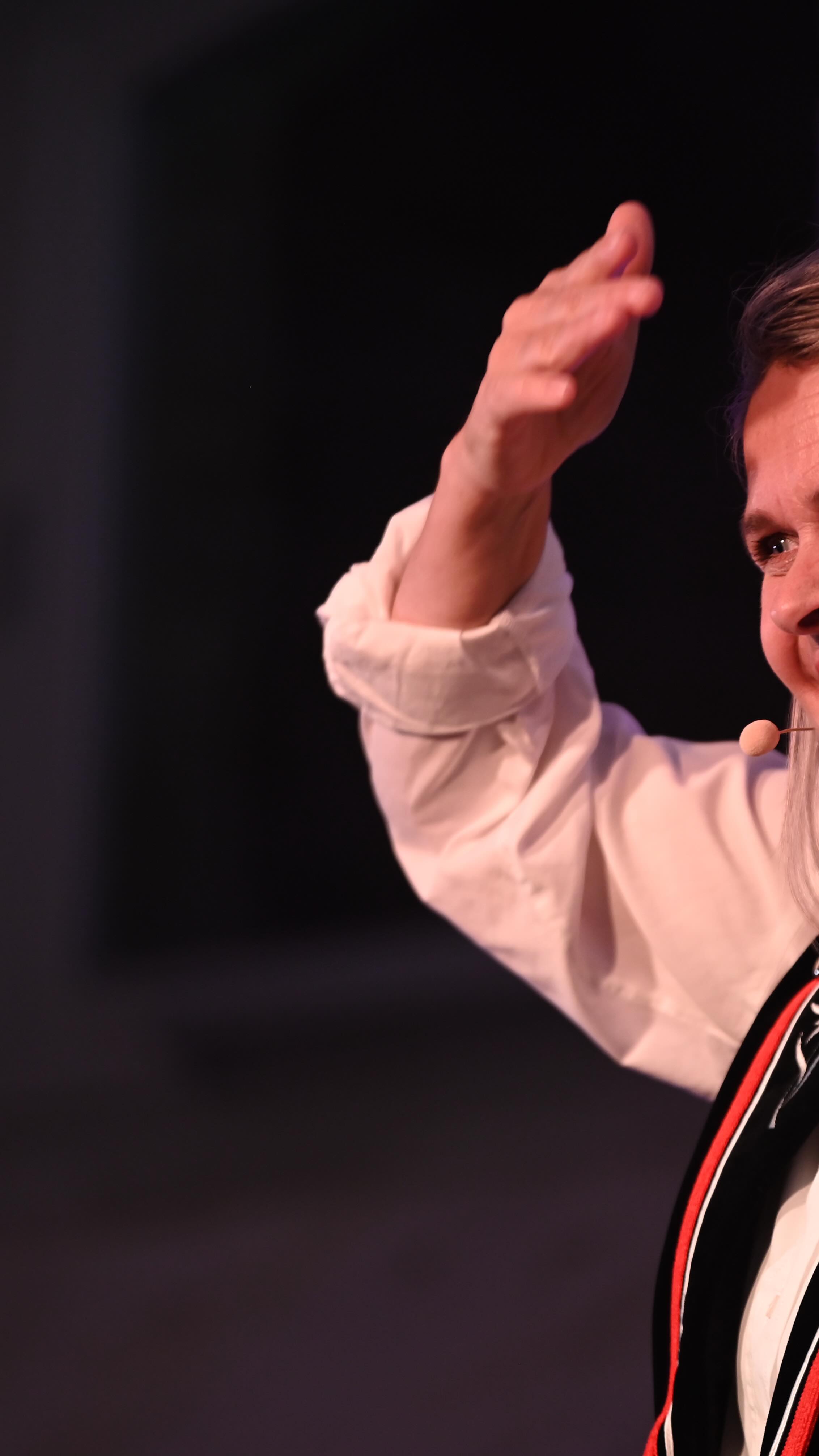 O-Ton Helmstedt 🐴
Ein Pferdestall voller Geschichten, Emotionen und Fernsicht.
Danke, Dorothea, fürs Einladen – und euch fürs Lauschen, Lachen, Dabeisein! 💫
#fernsicht #OTon #Helmstedt #geschichtenerzählen #bühnenmoment