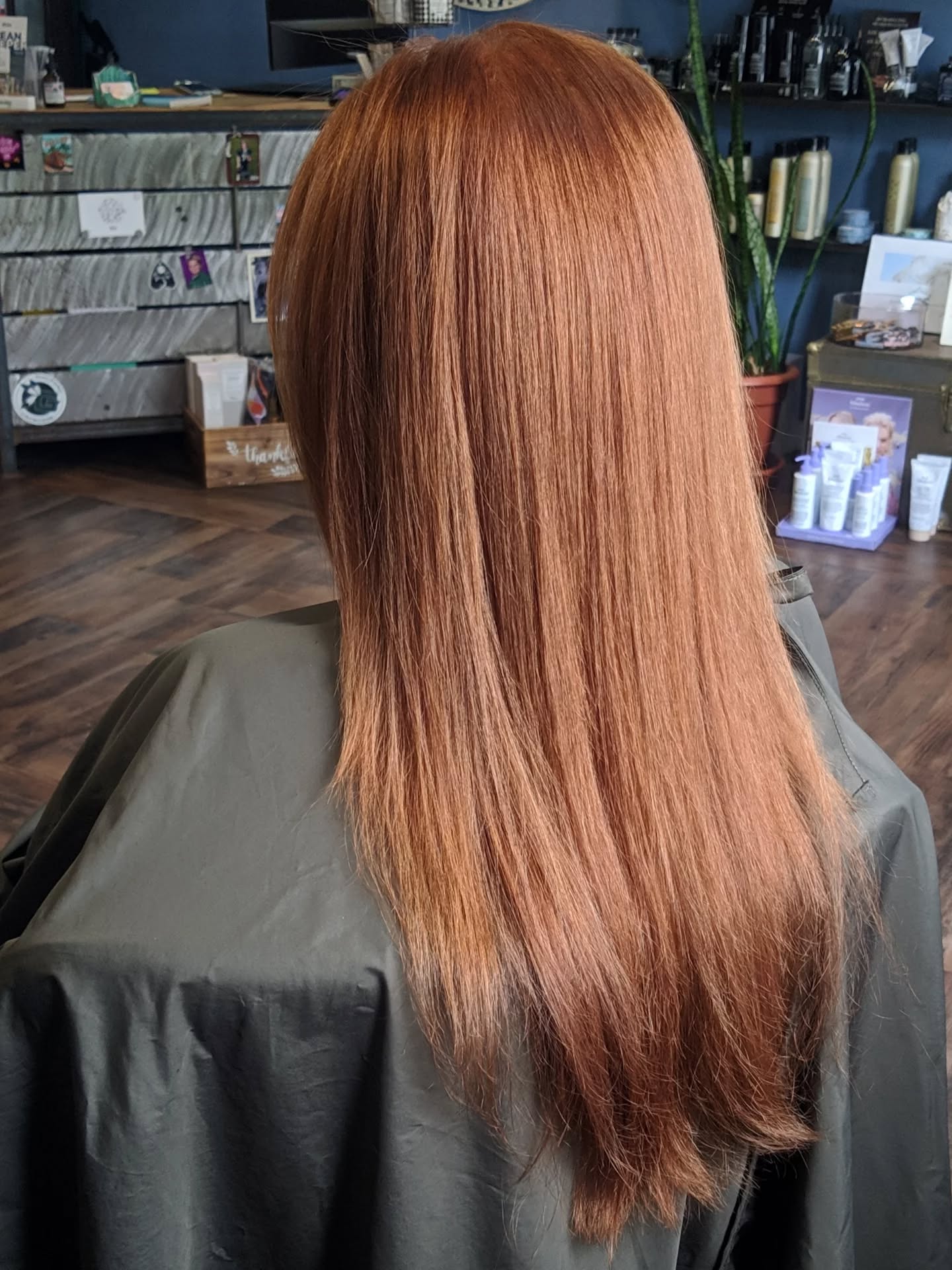 ๐๐๐ โ๐ฃ๐๐ค๐๐๐ฅ ๐๐๐๐ + ๐๐๐๐ฅ๐ โ๐๐๐ฃ
A glaze is the unsung hero of faded hair. It adds back the reflection that natural pigment once providedโleaving your hair looking luminous instead of flat.
With The Present Time, the effect is modern and full of dimension. It smooths texture, enhances shine, and helps protect against UV rays and environmental damage. ๐๐๐ฅ๐๐ ๐ฆ๐ฅ ๐๐๐๐ ๐๐๐.
Think of it as skincare for your hair: hydration, tone refinement, and light-catching brilliance in one simple step.
#ThePresentTime #WhiteHair #davines #HealthyShine