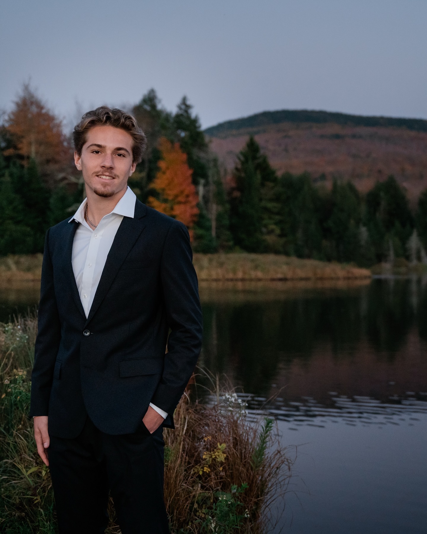 â¨Senior Session Spotlight: Nicky
When I think about a magical senior session, this evening is exactly what comes to mind:
Magical light? Check.
A cool, up for anything senior? Check.
A wonderful, helpful parent supporter? Check. @bridge_and_main_vt !
A ridiculous full moon rising over the ridge line to end the session?
Thatâs the stuff dreams are made of.
We couldnât have asked for a better evening, and I couldnât ask for better clients. Ones who just trust me and go with the flow, are up for anything and truly want to create art while capturing this moment in time.
Itâs never too late to capture your senior year. These portraits go well beyond the yearbook, and are meant to help build your confidence and show you how amazing you really are. Iâm still booking senior sessions through winter and spring, so reach out if you are ready for portraits like these!
