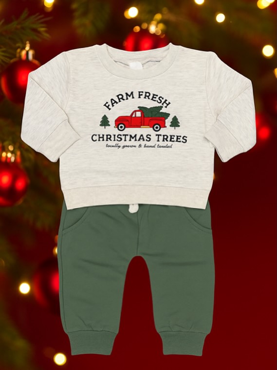 🚗 Farm Fresh Christmas 🎄
This adorable two-piece set features a cozy grey sweater with a red truck and Christmas tree, paired with green pants — perfect for your little guy’s festive adventures! 🎁
✨ Available now at Shopanniesbabyboutique.com
#FarmFreshChristmas #BabyBoyOutfit #AnnieBabyBoutique #ChristmasBaby #HolidayBabyStyle #RedTruckChristmas #ShopSmall #BabyClothes #CozySeason