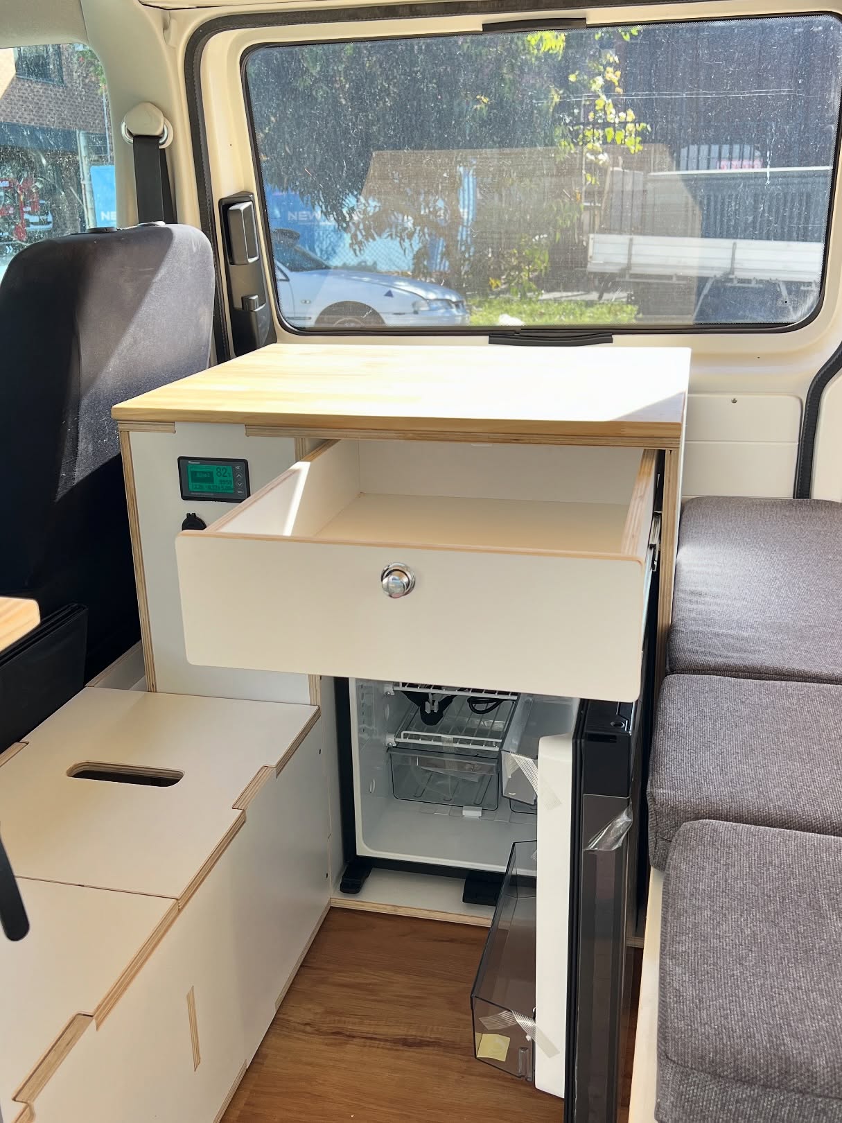 VW Transporter ✅
@fiamma__official
Interior
Surfbox kit
@dometic fridge
Double standing desk @lagunroadlife
#KataTransporter #vwTransporter #campervanvw