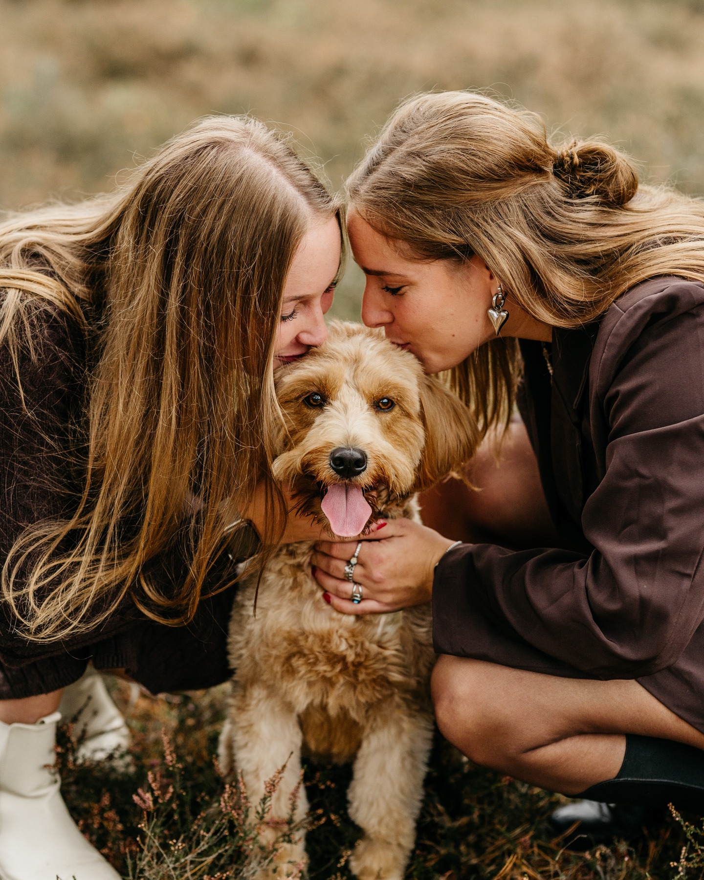Of jullie hondje mee mag tijdens de fotoshoot? Ja natuurlijk! ๐ฅฐ
--------
#familiefotoshoot #gezinsfotoshoot #familiefotograaflimburg #familiefotograaf #familyphotographer #fotograaflimburg #fotograafroermond #lifestylefotograaf #hondenfotografie #dogphotographer #gwennfotografie