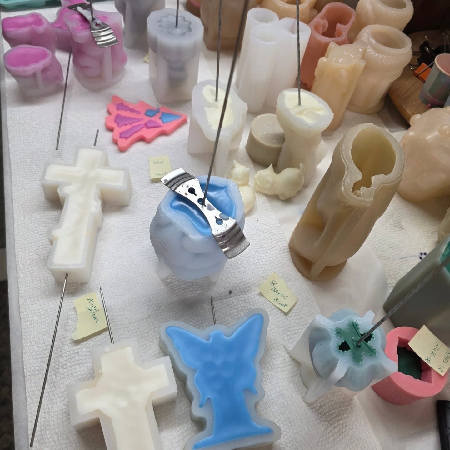 New shapes available at The Artist's Loft or www.MelmadeScents.com
Get your Christmas orders in now!
#candles #custom #Christmas #melmadescents