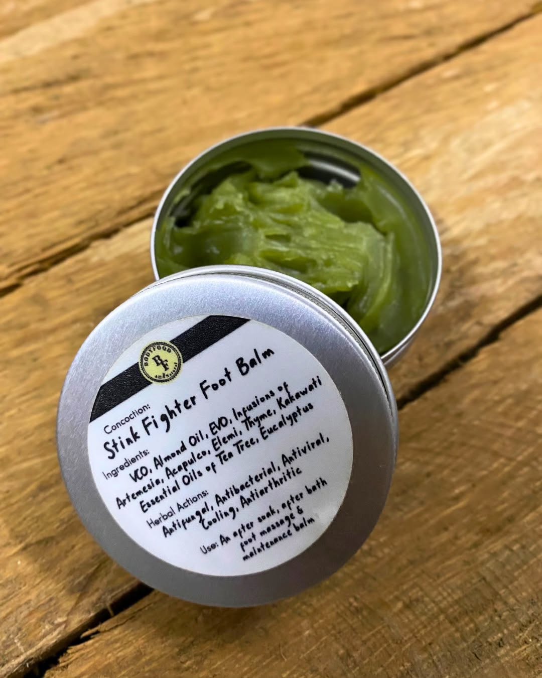 Struggling with bothersome fungus or bacterial problems on your feet? We've harnessed the healing powers of plants like artemesia, acapulco and elemi to help clear away infections like these naturally while supporting any over-the-counter medicines you may be applying. It's best used after a good food soak or bath. 🦶🏼 Take good care of your feet that move the most for you!