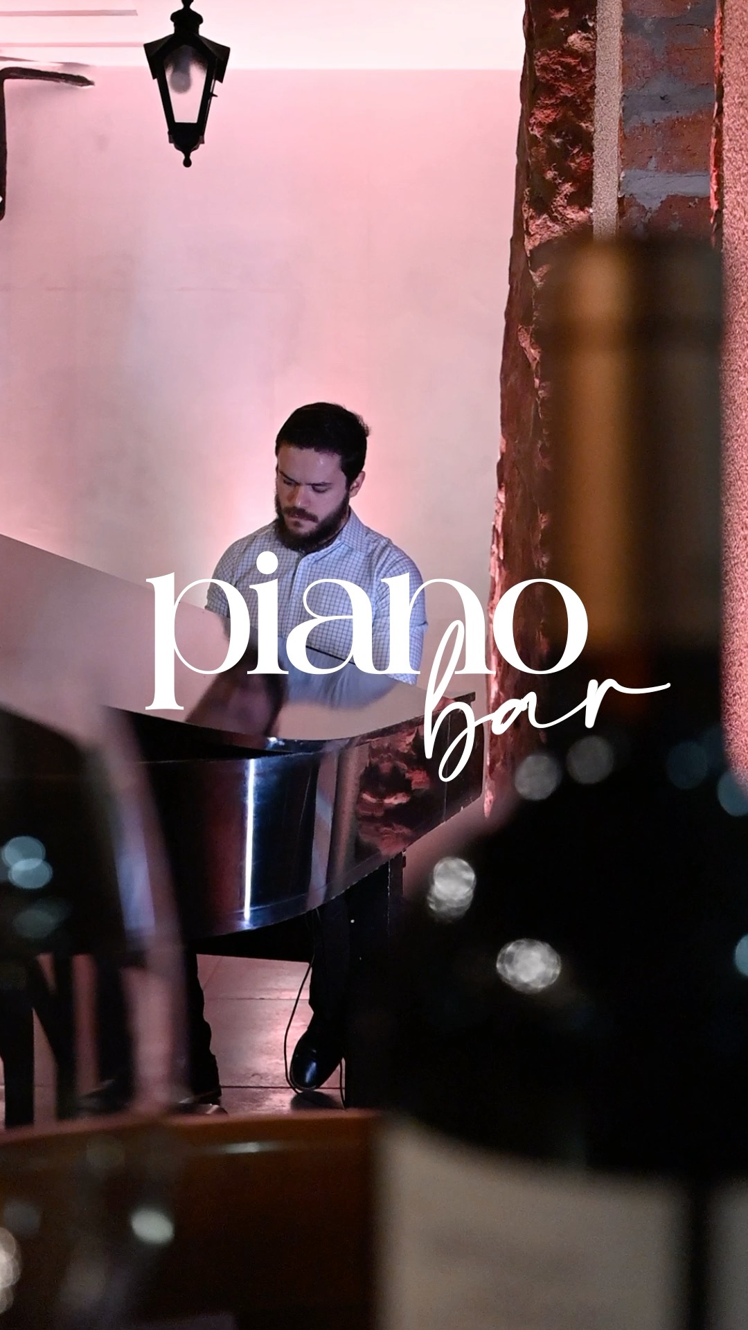 Para fechar o fim de semana aproveite nossa noite com Piano ao vivo!