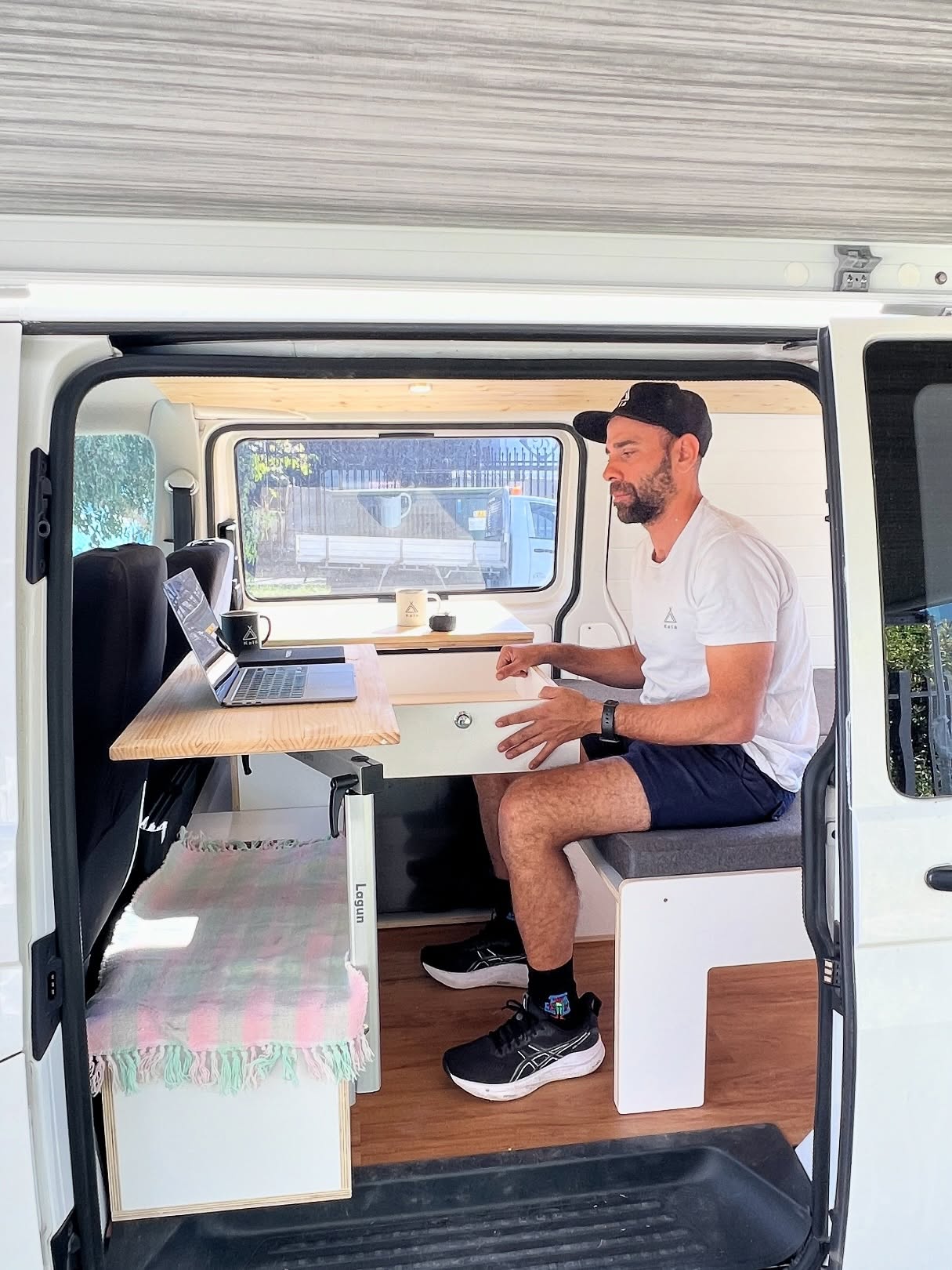VW Transporter ✅
@fiamma__official
Interior
Surfbox kit
@dometic fridge
Double standing desk @lagunroadlife
#KataTransporter #vwTransporter #campervanvw