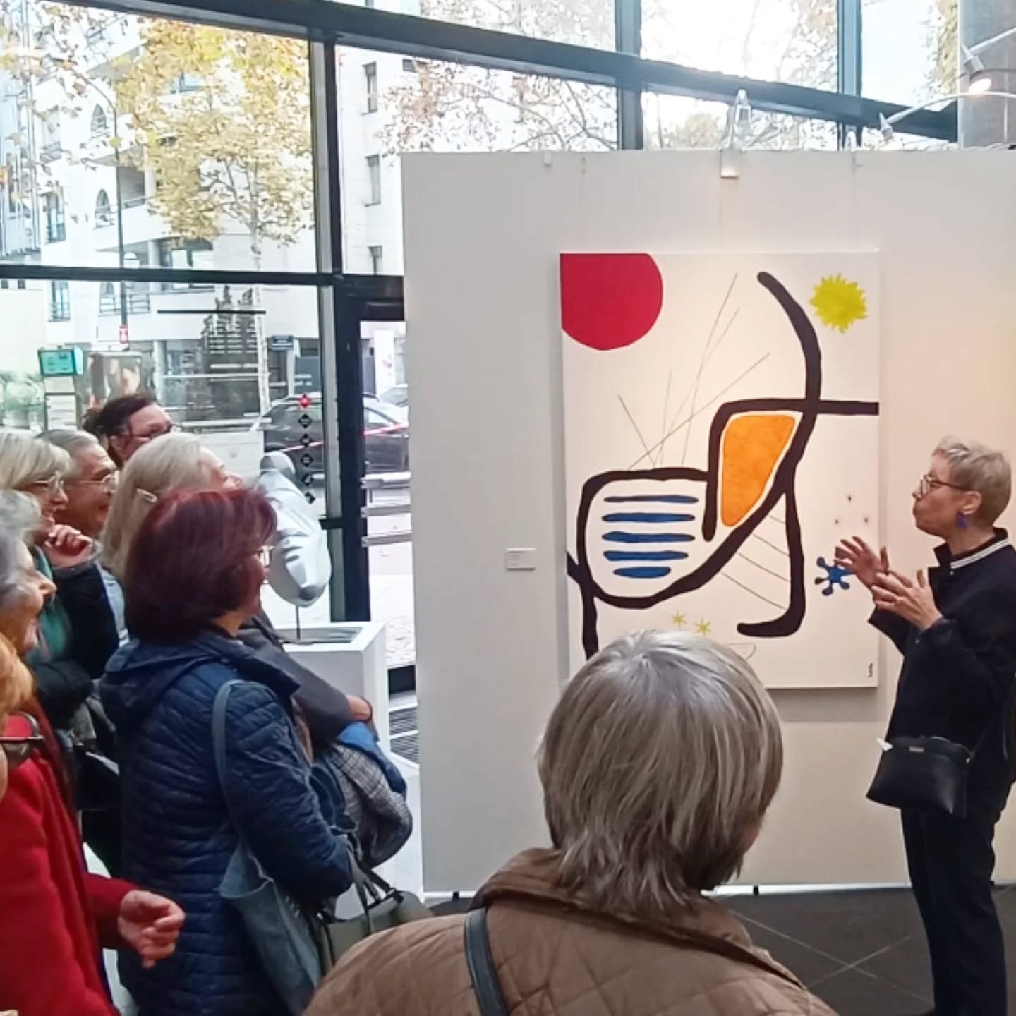 Belle visite guidée hier avec Claude Dhaeye au Salon d'Automne de Boulogne-Billancourt ! Un public attentif et très intéressé. Les artistes présents ont pu également présenter leur travail avec un public captivé. Merci à tous pour ce moment partagé.
#SalonDAutomne #bBoulogneBillancourt #visiteguidée #rencontreartistique #ArtContemporain #art #Exposition #CulturePourTous #momentpartagé