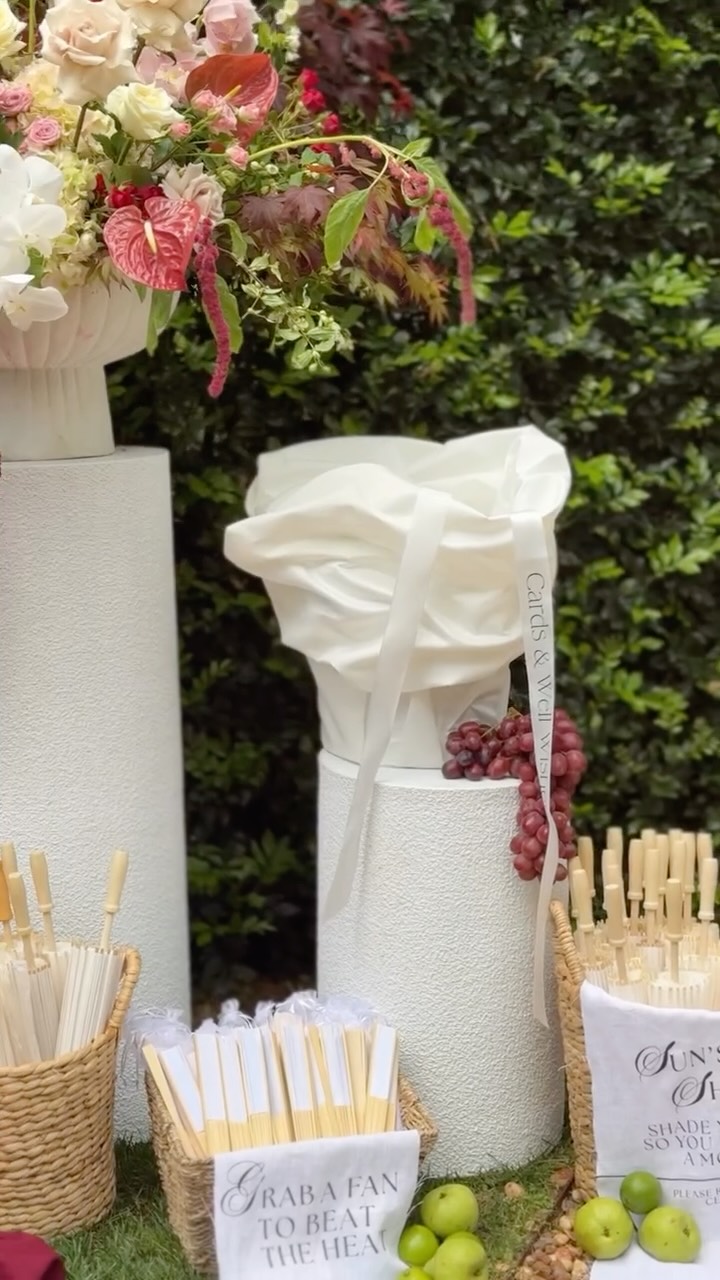 A moment for the Browns ✨
and what a moment it was.
A sweeping crimson welcome, fruit laden florals and a lush arbour framed in clouds of blooms.
Burgundy, blush and white came together in perfect harmony refined, romantic, unforgettable.
@gabbinbar
#gabbinbar #gabbinbarhomestead #qldwedding #queenslandwedding #luxurywedding #realwedding #weddingflorist #toowoombaflorist #floraldesign #weddinginspiration #floral