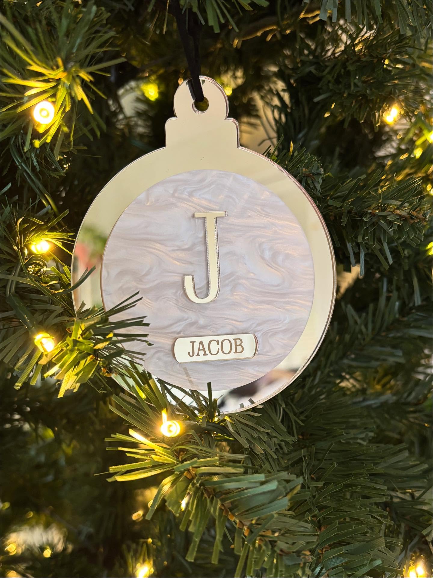 π Personalised Luxe Pearl Bauble Ornament β¨
A classic Christmas favourite - with a Pixie & Co twist.
Each bauble is handcrafted from premium mirror acrylic and finished with a soft pearl overlay, creating the dreamiest glow under your tree lights.
Available in gold or silver mirror with your choice of white, Christmas, or pink pearl π
Personalised with any name and initial.
A keepsake to treasure for years to come.
π Handmade in NZ with love by Pixie & Co
#christmasdecor #personalisedornament #pixieandco #nzmums #nzmadegifts #christmas2025