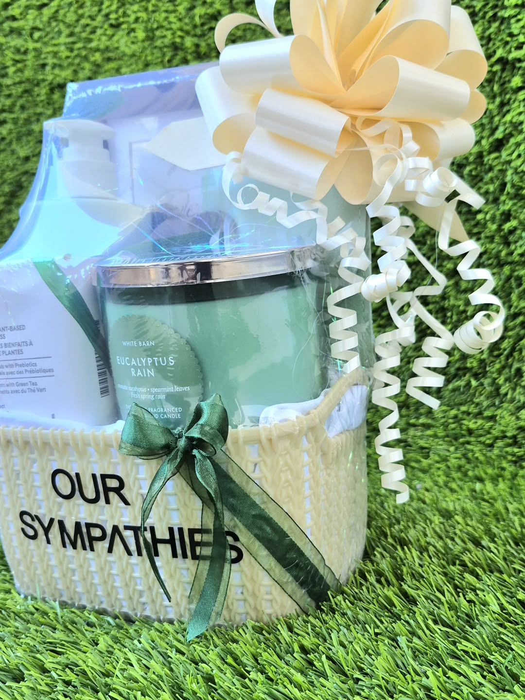 Show your sympathy through a gift. We'll help you!
