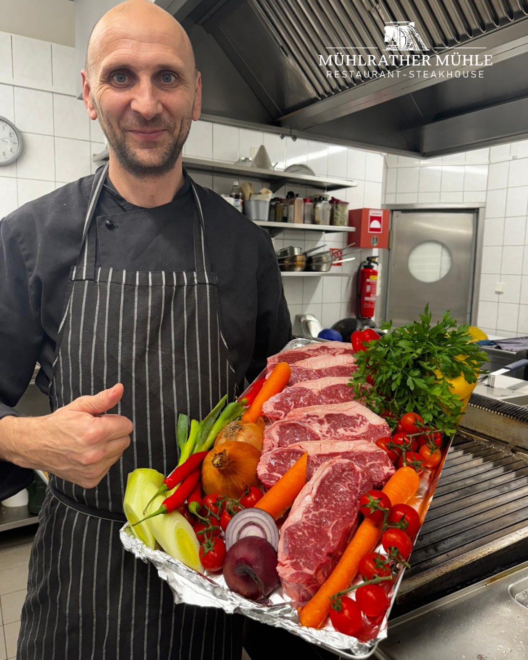 🔥 Es ist wieder soweit – Premium-Genuss aus Down Under! 🔥
ㅤ
Ab heute - 10.11. servieren wir euch wieder australisches Premium-Fleisch –
zart marmoriert, perfekt gereift und von höchster Qualität. 🥩✨
Unser Küchenchef kann’s kaum erwarten, euch mit besten Cuts vom Grill zu verwöhnen! 💯
ㅤ
👉 Reservieren nicht vergessen – solange der Vorrat reicht!
ㅤ
📍 Mühlrather Mühle – Fleischkultur mit Leidenschaft.
ㅤ
#MühlratherMühle #AustralischesFleisch #PremiumBeef #Steakliebe #Fleischgenuss #BalkanGrill #Steakhouse #Grillfreunde #DownUnderOnTheGrill