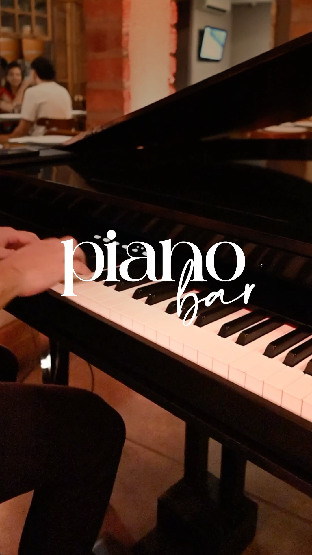 Prepare-se para mais uma noite encantadora na Villa: pizza, piano e o melhor da boa música em perfeita harmonia.