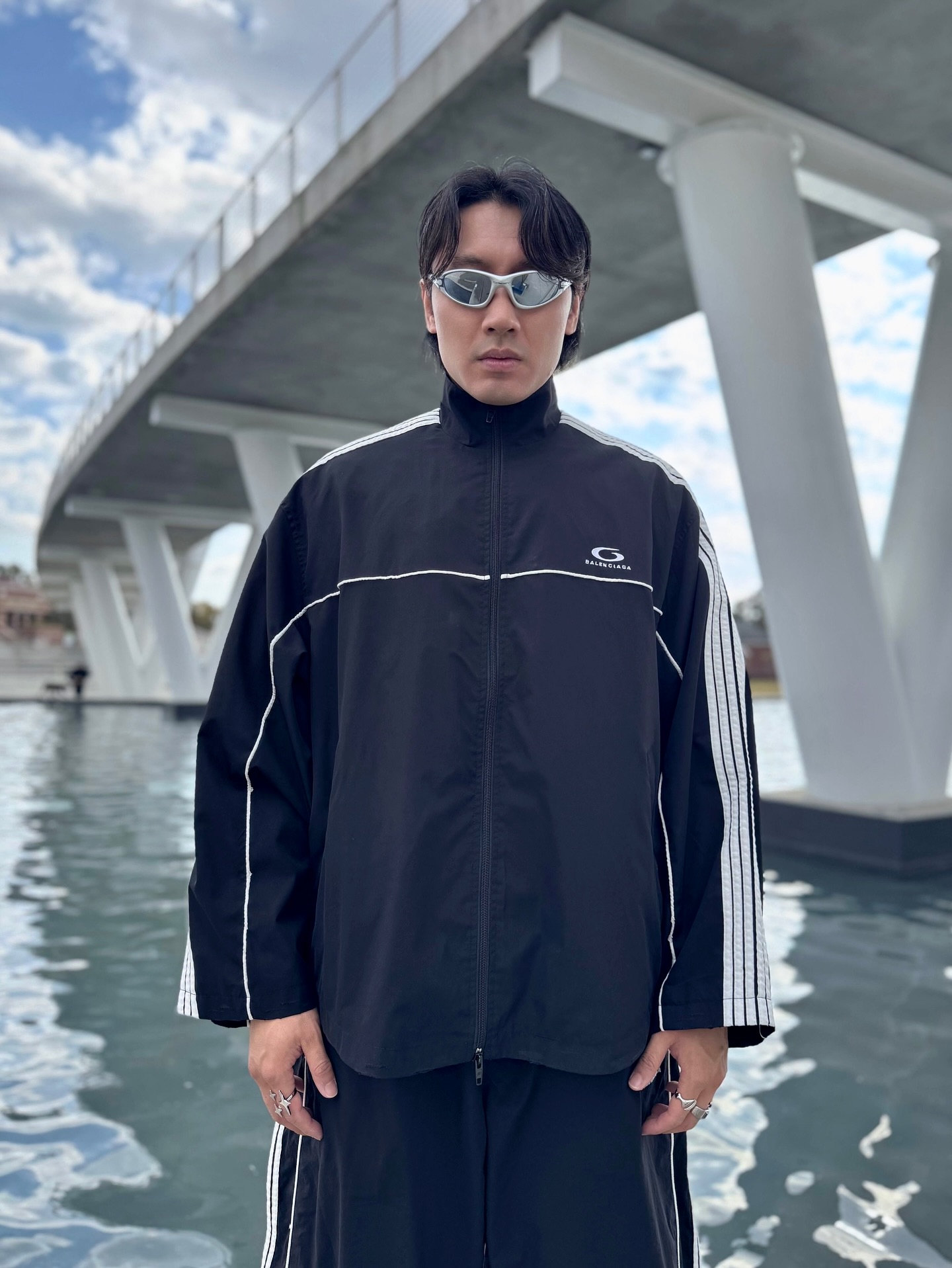 Like this look? Shop at www.highstreetporter.com
Search these keywords in the homepage
Sunglasses: muzm straight jacket
Jacket: Large tech track suit
Pants: Large Tracksuit Pants
Sneaker: Leather Speedcat
#mensfashion #mensfashionpost #mensfashionreview #mensfashionblogger #fashionblogger #fashionmen #fashionkilla #fashionmens #fashionmenswear #mensfashionblog #mensfashions #mensfashionstyle #mensfashiontips #mensfashiontrends #mensfashionwear #mensfashiondaily #hikesneaker #balenciagalover #balenciagamen #balenci #balenciagasneaker #balenciagamen #balenciagastyle #balenciagapumaspeedcat #oakleystraightjacket