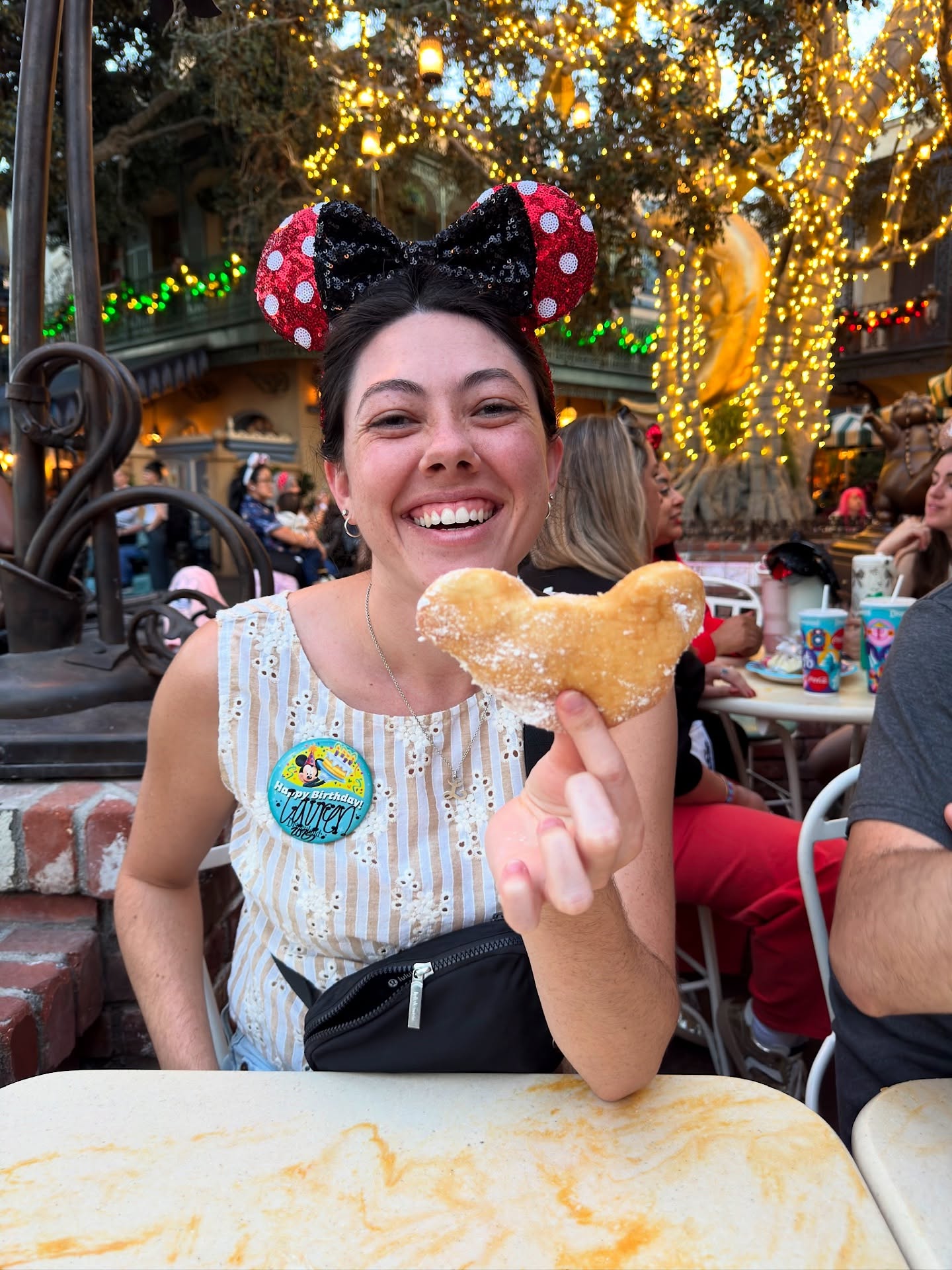 How to spend your birthday…
Spending your birthday at Disneyland is so much fun! You get to ride rides and eat all the foods you don’t normally eat ALL DAY!! Would you spend your birthday at Disneyland?
P.s. I did have protein on my dinner (mac and cheese and pommes frites), it just didn’t make the picture 😅
.
.
.