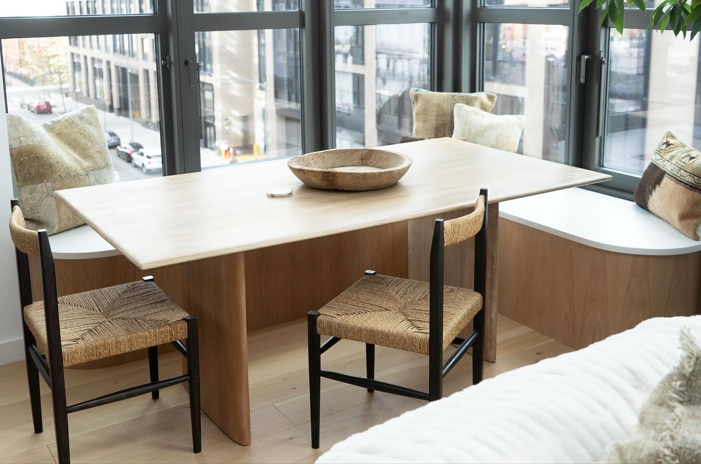 I’m…obsessed ✨😍
Acting as both a window seat with flip-top storage and communal seating for a dining table, these benches are efficient and versatile.
My favorite feature of this set is the vertical grain. Coupled with the dramatic rounded corners, these benches fit seamlessly into the space.
#pathdesign #pathdesignco #followyourpath #furnituredesign #hardwoodfurniture #woodworking #woodworker #bespokefurnituredesign #customfurniture #breakfastnook #windowseat