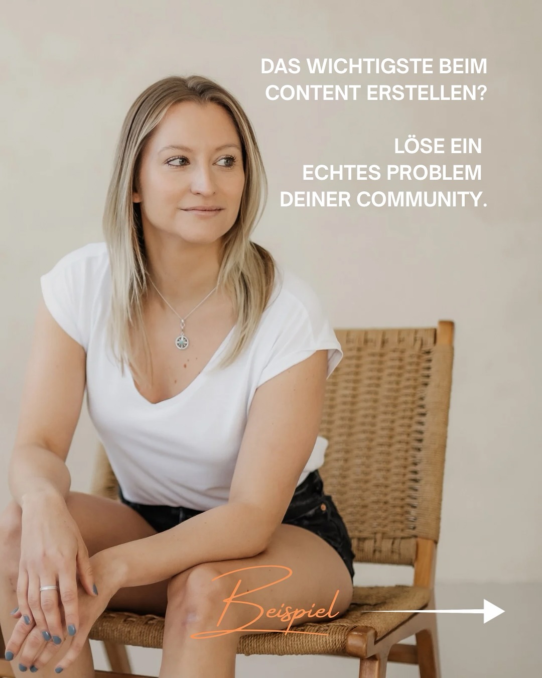 Wenn du willst, dass dein Content WIRKLICH etwas bringt (Reichweite, Vertrauen, Kunden),
dann musst du dich auf eine Sache konzentrieren:
👉 Löse ein Problem, das deine Zielgruppe jeden Tag spürt.
Nehmen wir Rückenschmerzen.
Das ist kein „Fitness-Thema“.
Das ist ein Lebensqualitäts-Thema.
Und genau dort entsteht Verbindung.
Mehrwert bedeutet NICHT:
❌ eine Canva-Grafik mit „3 Übungen gegen Schmerzen“
❌ 08/15-Content, den jeder postet
❌ ein fancy Reel mit Musik und Textblöcken
Mehrwert bedeutet:
✔ Sie lernen etwas über ihren Körper
✔ Sie verstehen endlich, was sie falsch machen
✔ Sie bekommen etwas, das sie SOFORT ausprobieren können
✔ Sie wollen den Post speichern, weil er ihnen wirklich hilft
✔ Sie fühlen sich von dir verstanden
Wenn du das machst, passiert Folgendes:
Menschen merken: „Der/die versteht MICH.“
Und genau das sorgt am Ende für:
📌 Vertrauen
📌 Wiedererkennung
📌 mehr Anfragen
📌 mehr Kund:innen
Mein Tipp:
Bau deinen Content wie ein Mini-Coaching auf: Kurz, hilfreich, menschlich.
Nicht: „Ich bin Trainer.“
Sondern: „Ich helfe dir, XY endlich loszuwerden.“
Das ist der Unterschied zwischen „nett anzusehen“ und „relevant“.