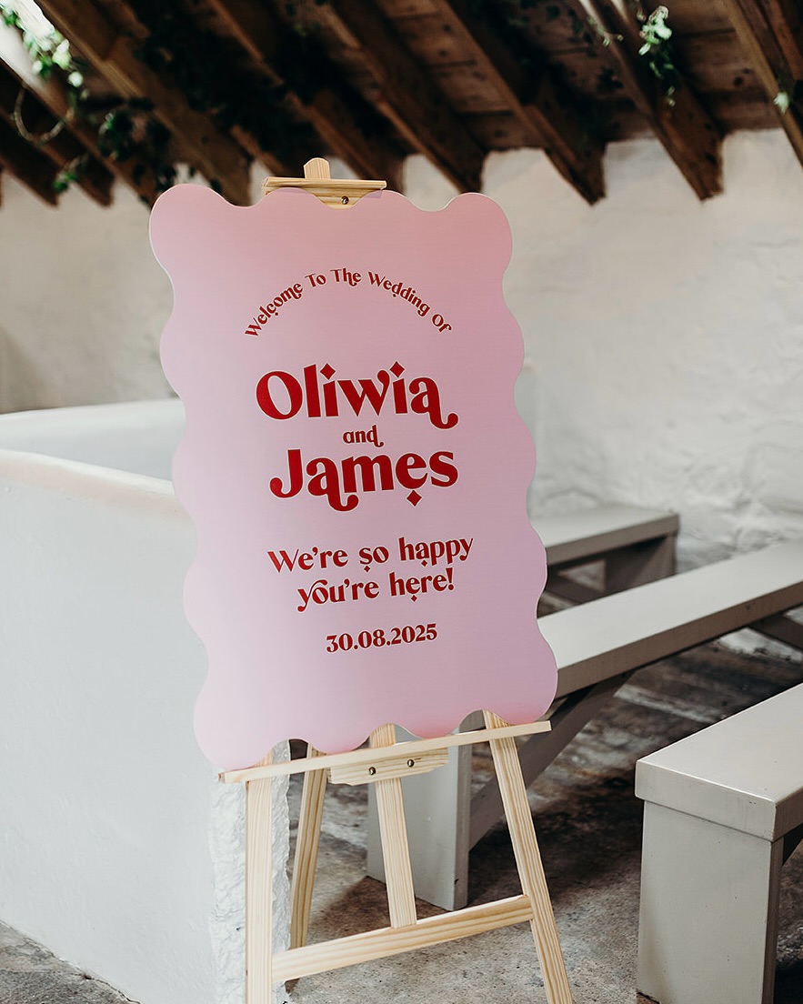 A few gorgeous snaps from Oliwia + James’ day 🧡❤️🤍🩷
Photos @solencollet
Banner @taracollette
Venue @knockraich_farm