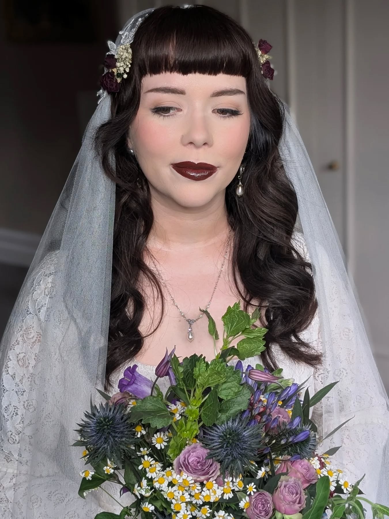 What an incredible weekend of weddings right after returning from my holiday!
On Saturday, the stunning Jenna tied the knot at @therothleycourt_hotel and she was absolutely breathtaking. Her vintage-inspired dress paired with that gorgeous juliet cap veil was pure perfection, and a bold statement lip brought everything together beautifully. Every detail was so uniquely Jenna ❤️
#bridalmakeup #bridemakeup #weddingmakeup #vintagebride #vintagebridal #statementlip #bridalhair #weddingday #bridallook #makeupartist #muauk #bridalbeauty #weddinginspo #bridalinspo #vintagewedding #retrobride #bridestyle #weddingseason #bridetobe #makeupartistuk #rothleycourt #ukwedding #bridalglam #weddinginspiration #mua