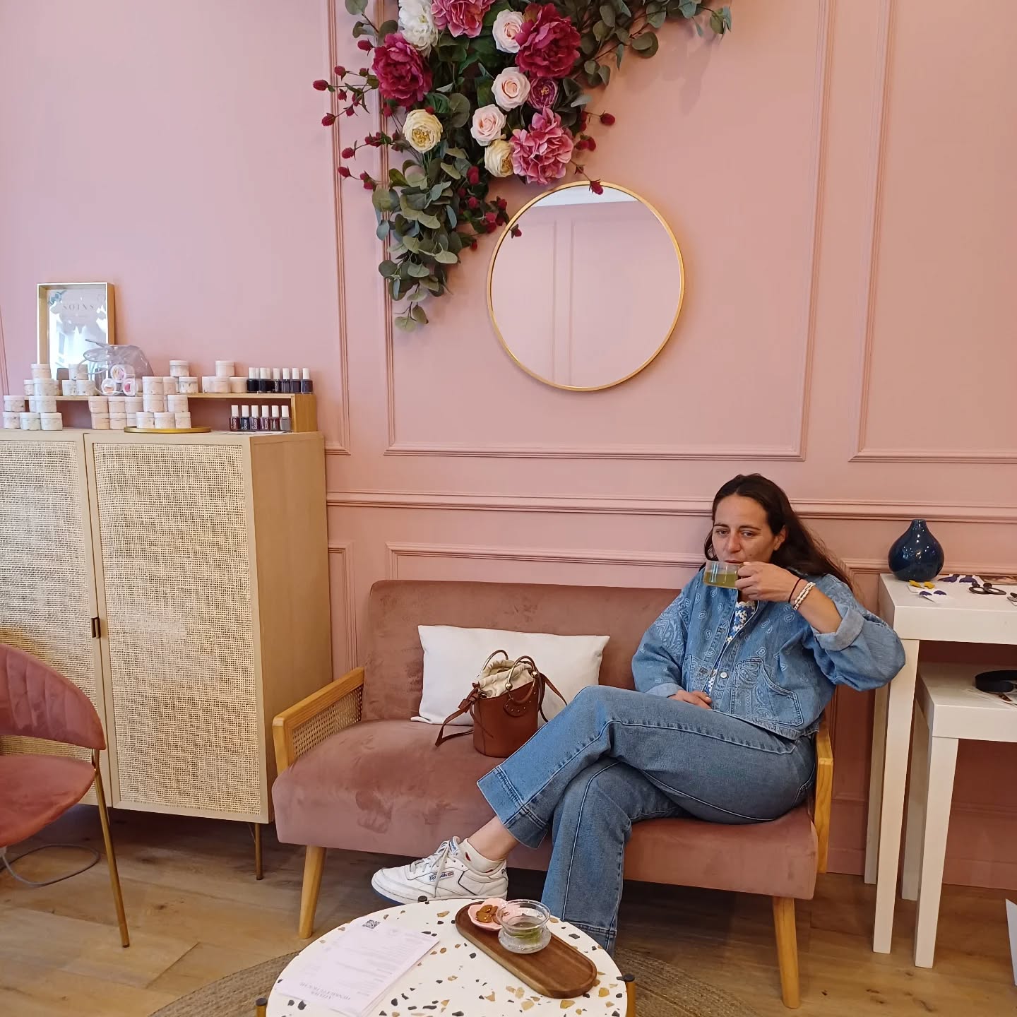 Un plaisir de vous retrouver chaque jour au cabinet 💕
Profitez d'une infusion (plantes récoltées par mes soins) après votre soin !
.
.
.
#bienetreclamart #momentpoursoi #naturopathieclamart