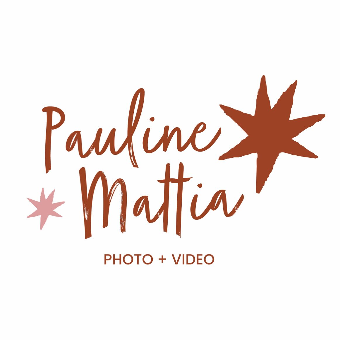 🎨 Behind this new logo, there’s a 43-year-old French woman in love with life, nature and arts; a mother of 3, who’s had a camera in her hands since she was ten.
📸 6 years of experience as a family photographer, lots of reflection and growth, and one simple truth: what she loves most is capturing the JOY of family life, in both the big milestones and the everyday moments, so it can live on, beautifully, forever 🥰
🧑🧑🧒 Because every family is unique and extraordinary in its own way.
😊 And I believe that the joy of being together, while growing, laughing, sometimes stumbling, is the most precious legacy we can leave behind.
🙋🏼♀️ That’s why I create photos and films that help families see their own beauty, feel more connected, and remember what truly matters.
Because when you look at your images, you’ll not only relive a moment… you’ll feel the warmth of your family as it really is.
♥️ I do this work with all my heart, because it makes me happy, and because joy has a wonderful way of spreading. ✨
Beautiful things are coming! Stay tuned!
Shout out to the amazing Eva from @beeabrand and @rothanais from @milkystudio_design who helped me review the foundations of my business and shine a light on my content with such genius!
