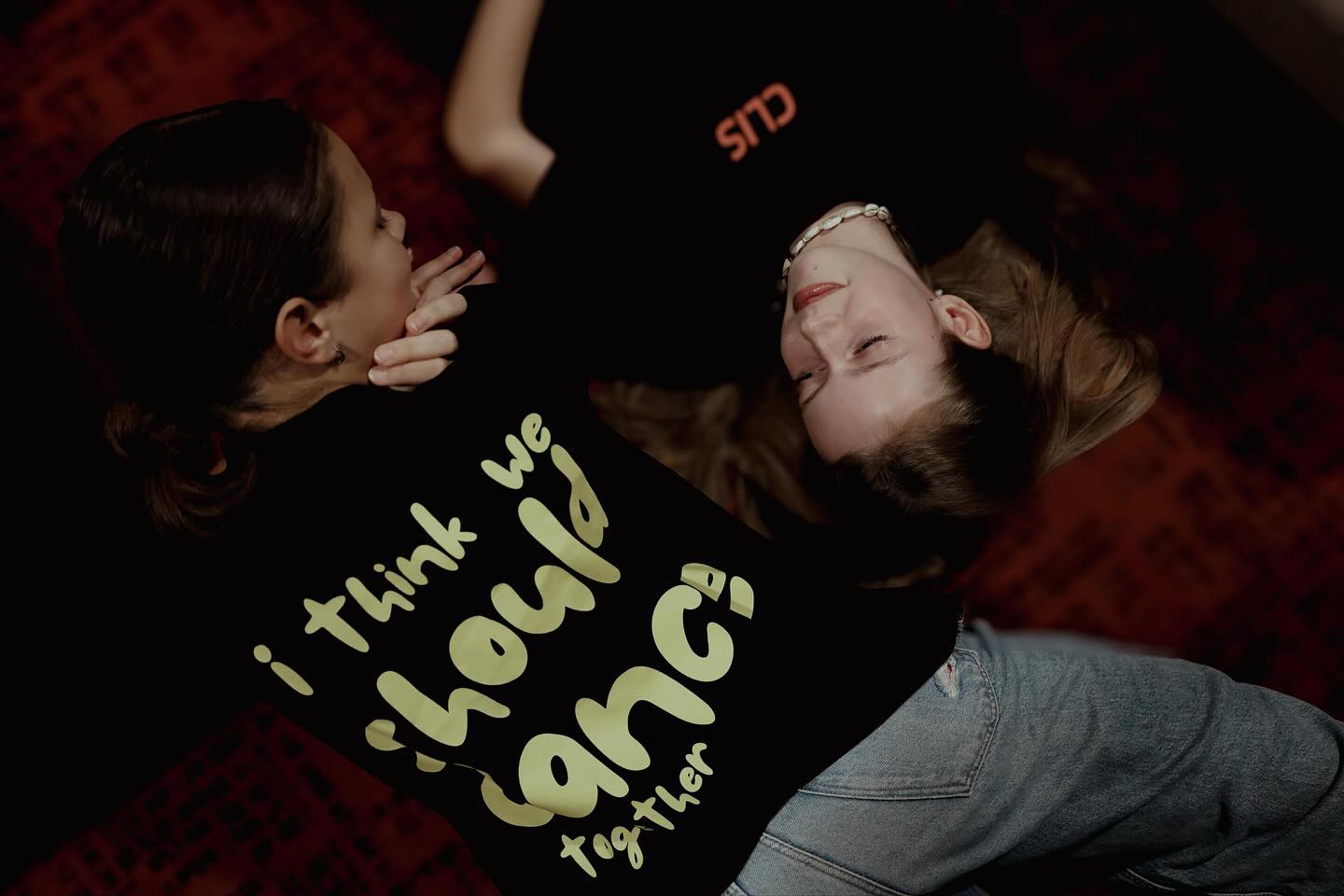 Prekvapenie 💫
Tento drop prináša 2 nové dizajny!
„I think we should dance together“ bude v ponuke až v 7 farbách, aby ste si všetci vybrali tú svoju naj.
💛🧡❤️🩷🩵💜💚