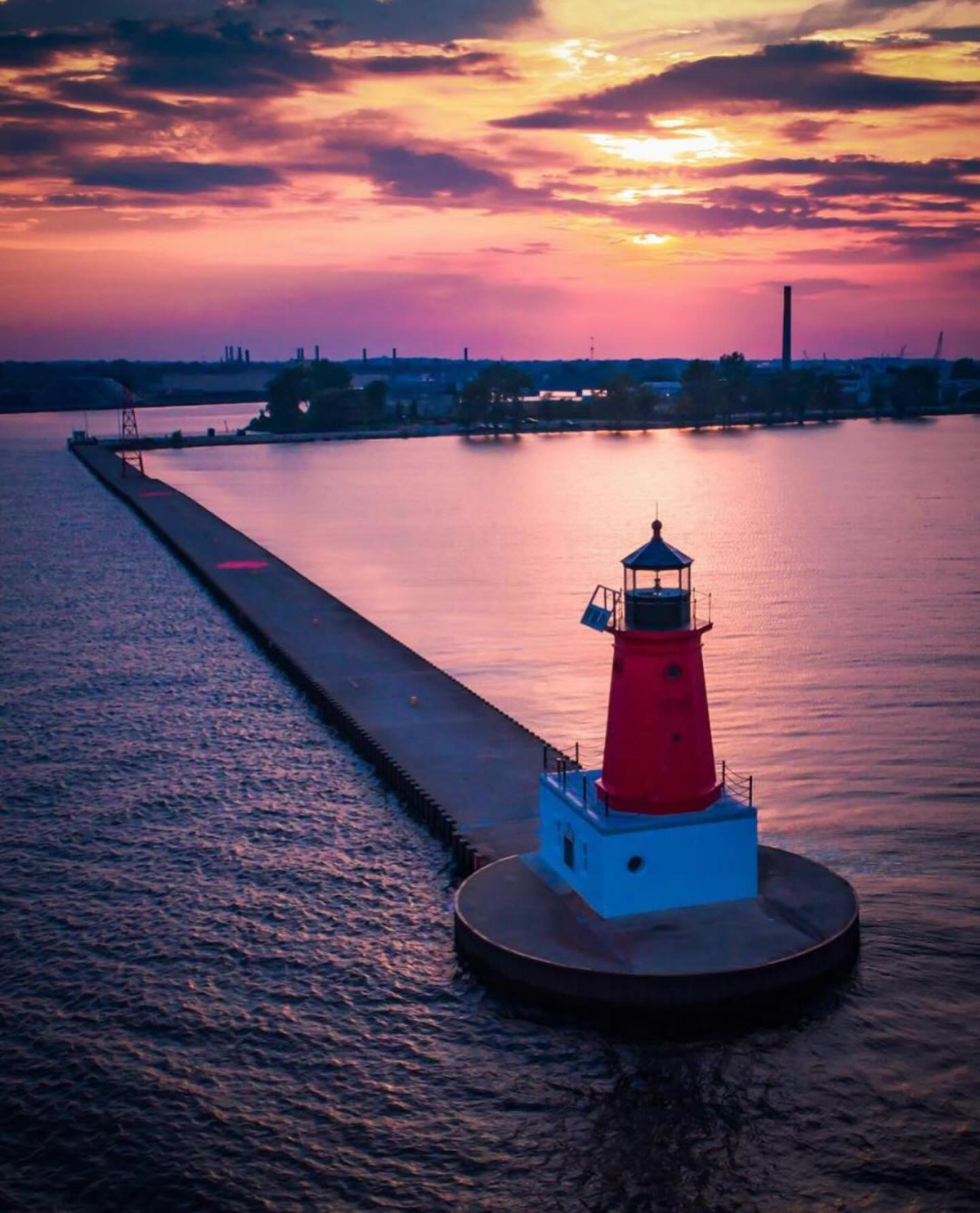 Tonight we’re performing in the River Cities of Menominee, Michigan and Marinette, Wisconsin.
These two towns sit on opposite sides of the Menominee River, and in different states but together they form one connected community with a shared history and industry. From shipbuilding to fishing docks to the beautiful riverfront, this is a place where Michigan and Wisconsin blend into one.
Thank you River Cities, for welcoming us. See you at the concert!
#JacaMusic #ClarinetAndGuitar #MenomineeMI #MarinetteWI #RiverCities #LiveMusic #TourLife #folkeduptour