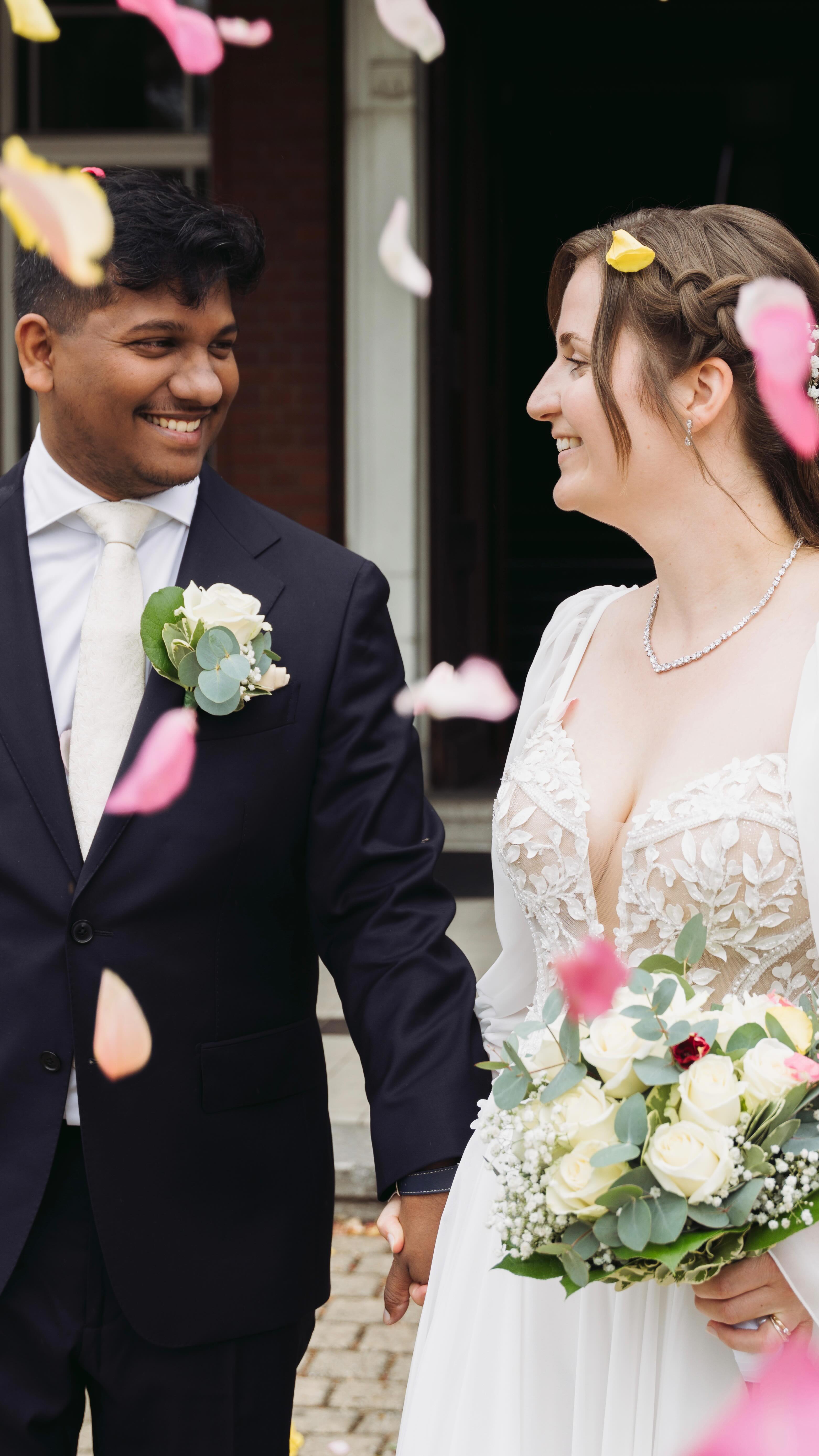Eine tolle Hochzeit mit wunderschönen Momentaufnahmen!🤍💍
Welcher Shot gefällt euch am besten?
•
•
•
##brautpaarshooting #hochzeitsfotografberlin #weddingphotography #justmarried #weddinginspiration #wedding #hochzeit2025 #hochzeit #love #lovestory