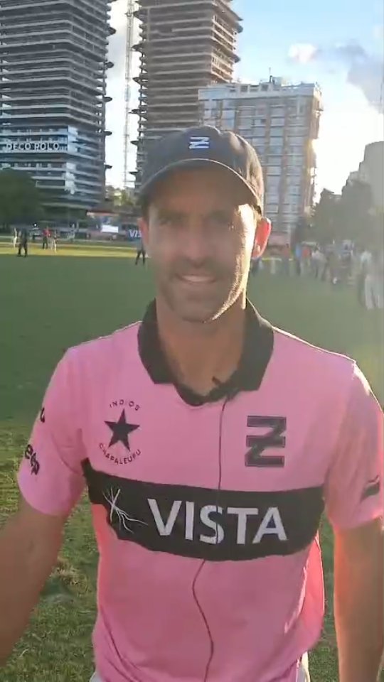 Los 9 goles que convirtió en el partido, Facundo Pieres superó al “Ruso” Eduardo Heguy (659) y ahora es el segundo máximo goleador de la historia del torneo –detrás de “Adolfito” Cambiaso (1127 por ahora)–, con 665 tantos en 23 temporadas disputadas en Palermo.
#siemprepolo
#somospolo
#veniaverpolo
#vivielpolo
#sentielpolo
#revistapololive
#triplecorona2025
📽 @gerezpadilla