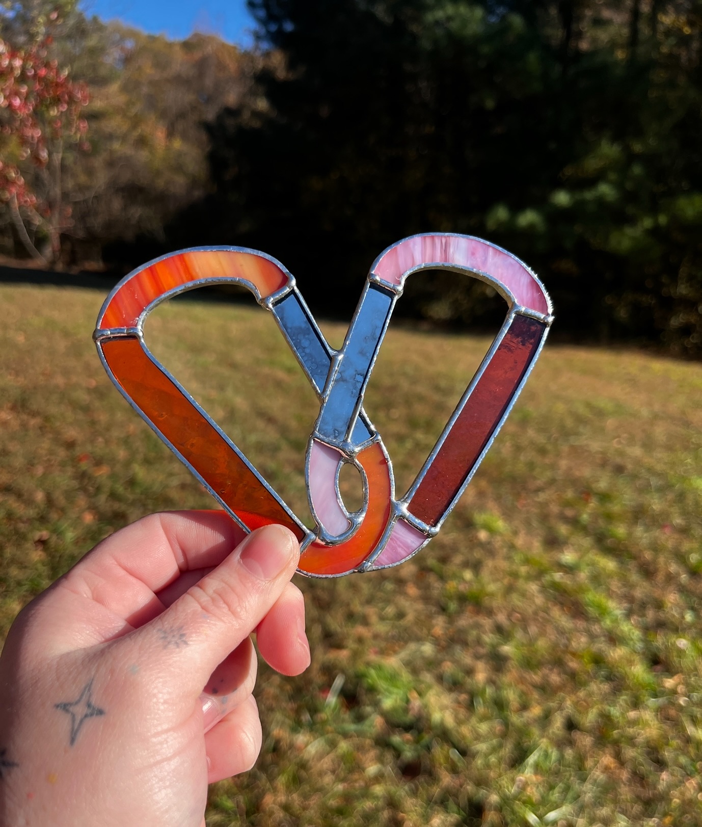 Still can’t believe we did 10 of these at once! The most of any one design we’ve completed at a time. If you saw my story yesterday, most of the packages I sent out were of this! It’s meant to be an abstract 🩷 in the lesbian flag colors, an homage to the wlw community we are proud to be adjacent too 🏳️🌈🏳️⚧️ I did open up a few more of these, as well as her full mirror sister, if you didn’t snag one of the 10! Soo happy to finally get some good pics and videos!