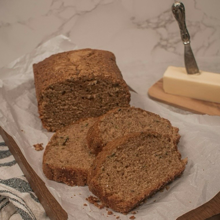 You don’t have to avoid bread forever. Nor, do you have to be a sourdough bread baker to eat good bread.
You just have to know what to look for when buying bread.
The best bread will have 3 ingredients: flour, water, and yeast.
Look for organic, spouted, stone-milled, or grain free options.
Notice where the sugar comes from. Ideally, honey or agave. It should be less than 3g of sugar per serving.
Most importantly, make sure if there are any oils in it, it is extra virgin olive oil, not processed inflammatory oils, such as palm oil or Safflower oil.
If you want specific suggestions on which brands to buy based on your taste preferences, book a nutrition session and we will curate a personalized grocery list of exactly what you should buy to help up level your nutrition!
#holisticnutrition #healthyeating #glutenfree #seedoilfree #eatyourveggies #protein #healthyhabits #gmofree #noaddedsugar #healthysnacks #dailynutrition #functionalmedicine #functionalmedicinelabs #blancedhormones #sweatsociety