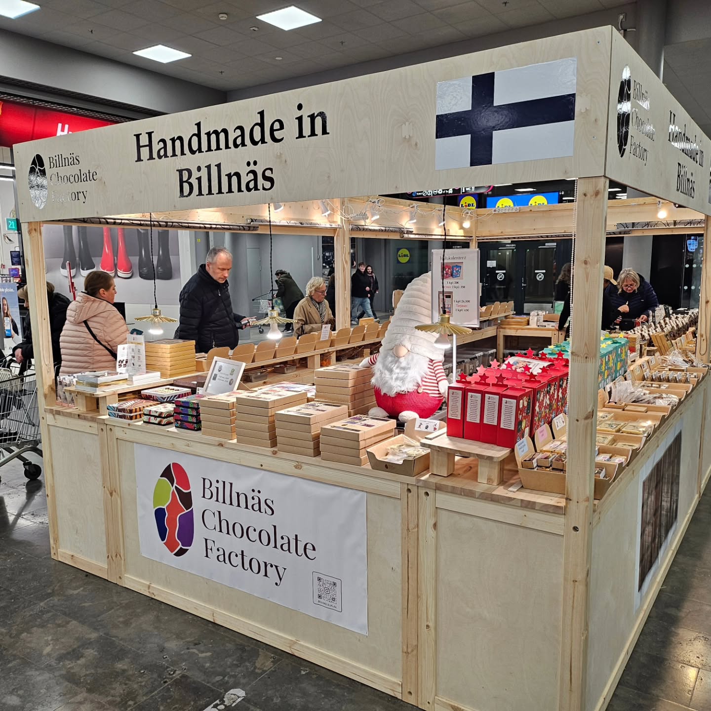 Looking forward to meet you all at our pop-up store in Iso-Omena. We are going to be there until December 30th. Level 0 next to Prisma and Citymarket. #isoomena #espoo #artesaanisuklaa #billnäschocolate #billnäsinruukki #billnäsbruk #visitfiskars #visitraasepori