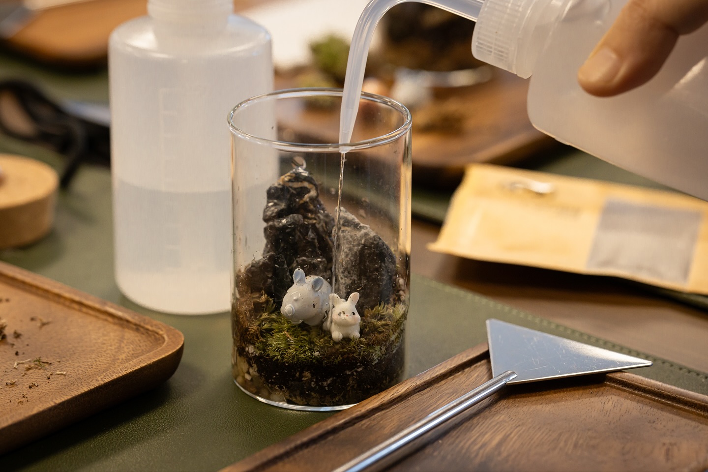 Mini mossarium team bonding!
So much fun, so much green 💚🌱
📷 @lil_tien_075
#teambonding #workshopvibes #teambuildingevent #plantlover #weekendfun