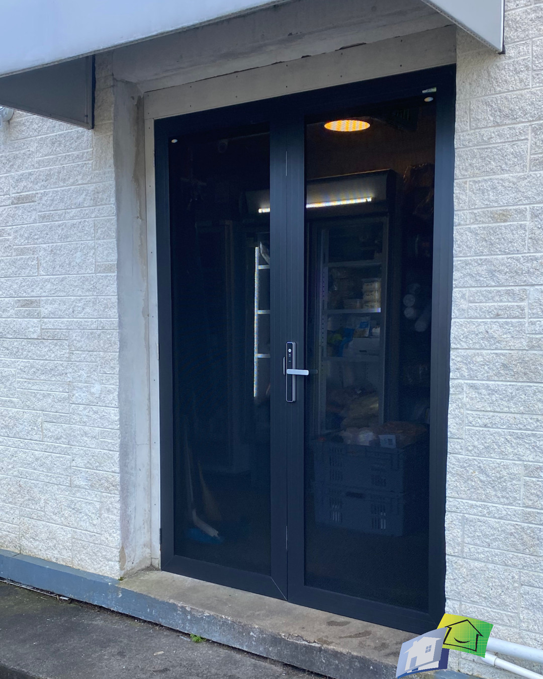 🌿 Exciting news at the Bellbird Eatery. We’ve just installed Crimsafe French Doors for them to keep their produce room ventilated and secure. With a stainless steel grill for airflow and a robust 3-point locking system you can say goodbye to pests and hello to fresh ingredients! What to find out more about our screens? ➡️ https://wix.to/ruXuIkX #SecureDining #BellbirdEats #TasteTheFreshness