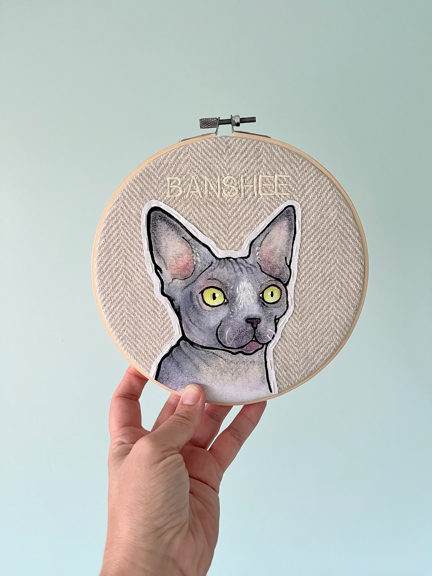 Omg she looks a little scary in the best way! Perfect! Good job 👏🏼
Best reaction ever to my custom pet portrait 😎
#customcatportrait #threadandpaw #hairlesscat