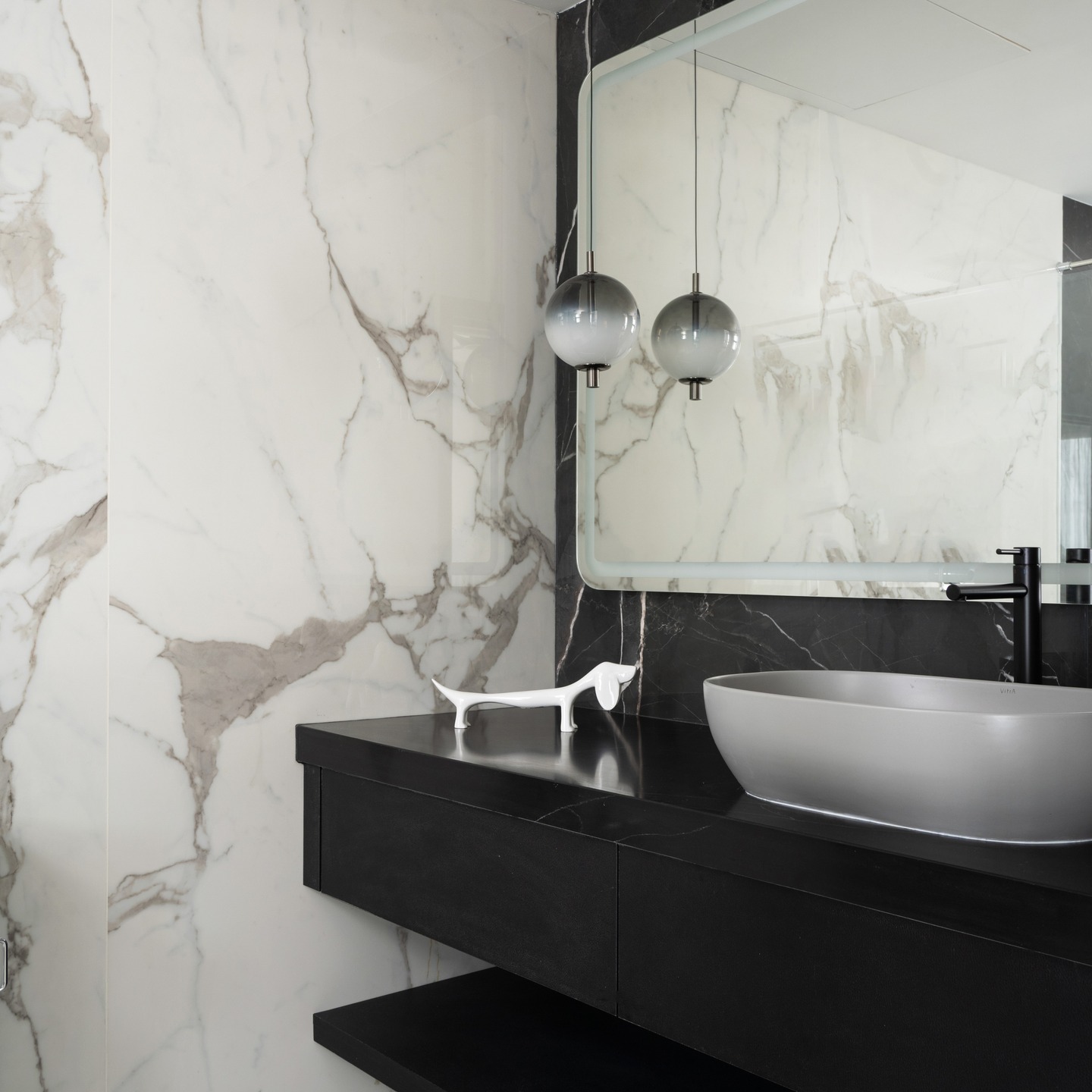 ✨ Sophisticated minimalism meets modern elegance.
The perfect harmony of marble textures, matte finishes, and subtle lighting — redefining bathroom luxury. 🖤🤍
#LuxuryInteriors #ModernBathroom #MarbleDesign #InteriorInspo #BathroomGoals #HomeDecorInspiration #LuxuryHomes #InteriorStyling #ContemporaryDesign #InteriorLovers #ArchitecturalDesign #DesignDetails #BathroomInspiration #MinimalistDesign #LuxurySpaces #DreamBathroom #HomeAesthetics #InteriorGoals #DesignAddict #almainteriors