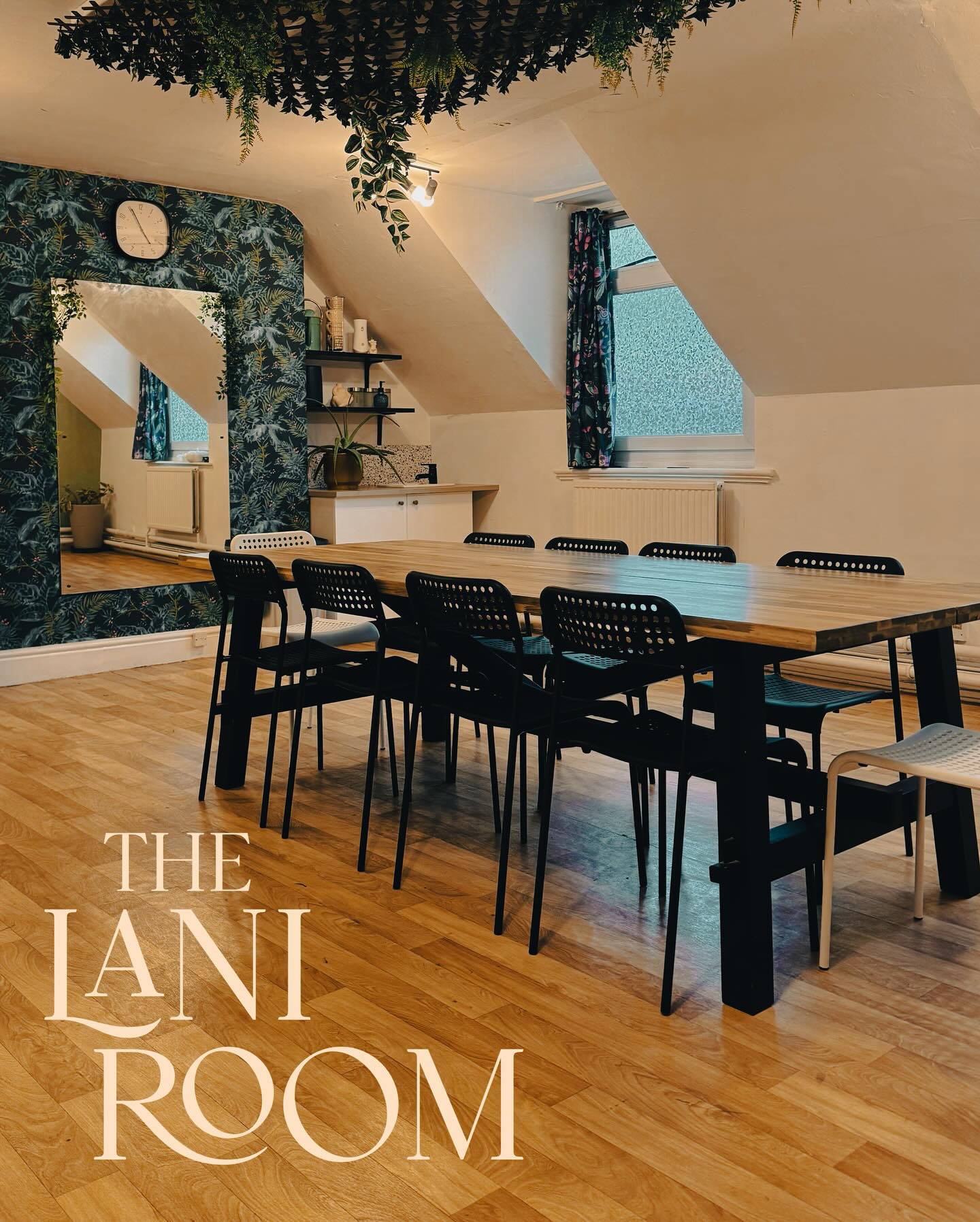 We are all set up ready to host you!
Do you run a crafting club? Are you looking for somewhere serene to host your book club?
Kitchenette and tea and coffee facilities included, and a private bathroom for your event.
Day times and evenings available.
DM us for availability đż
#spaceforhire #ketteringclubs #privatestudio #ketteringsmallbusiness