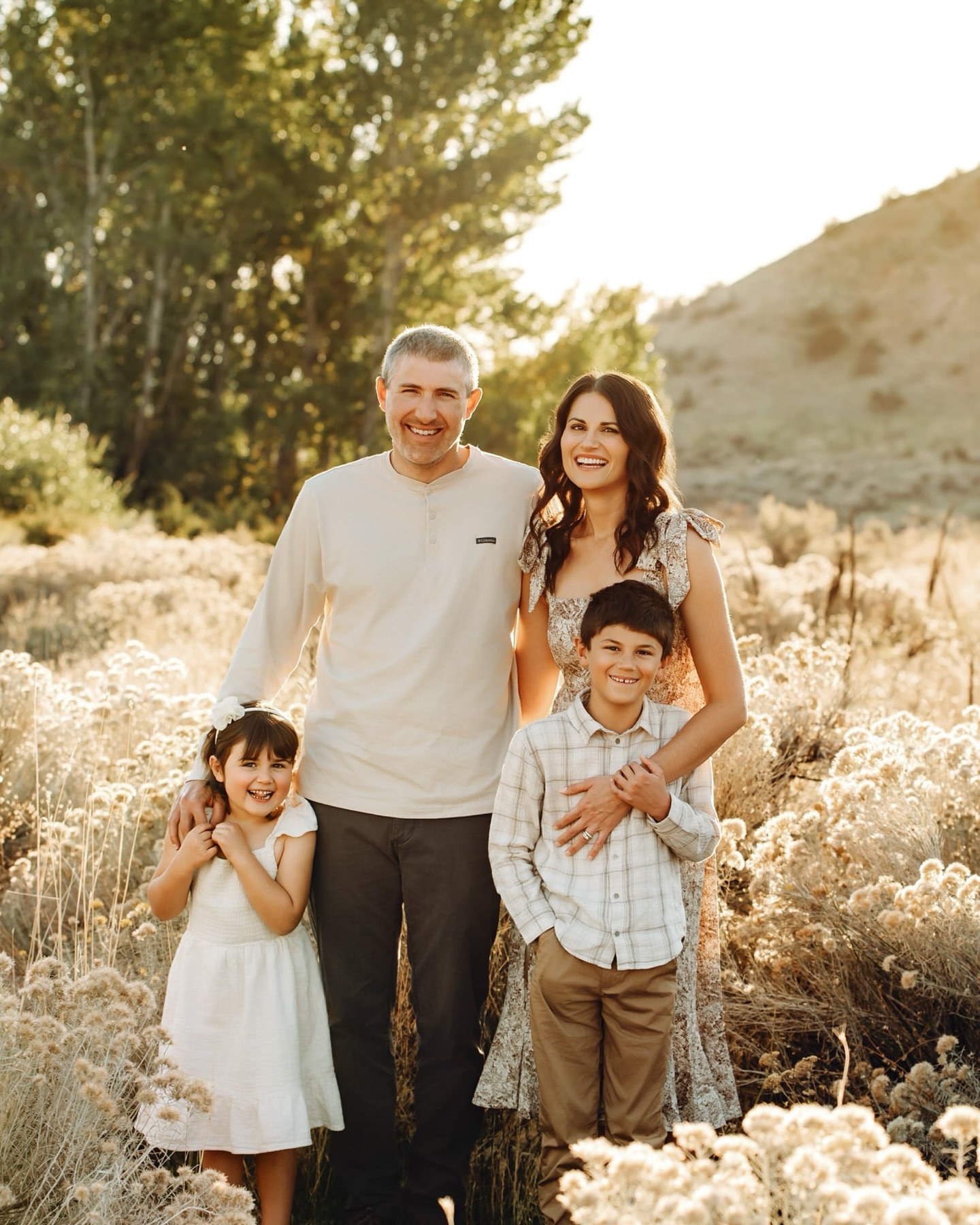One of my favorite session locations in Boise. The lighting, that glow, the color tones! 🤌🏼😘 and how adorable is this family!!! 😍
#boisefamilyphotography #boisephotographer #familyportraits #outdoorfamilyphotography #boise #boisefoothills