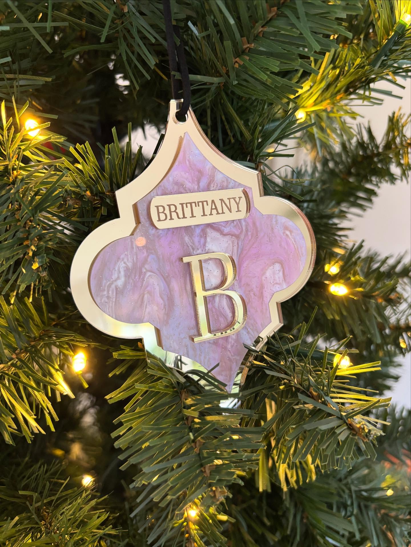 β¨ Personalised Luxe Pearl Ornaments β¨
A little shimmer, a little magic and made just for you.
Our new Luxe Pearl Ornaments are crafted from premium mirror acrylic and overlaid with a dreamy pearl finish, catching the lights on your tree beautifully.
Available in gold or silver mirror, with your choice of white, pink, or Christmas pearl. This is our Moroccan style shown here.
Personalised with any name and initial π«
Handmade in NZ with love by Pixie & Co.
#christmasdecor #personalisedgifts #nzmums #nzmade #christmasornament #pixieandco