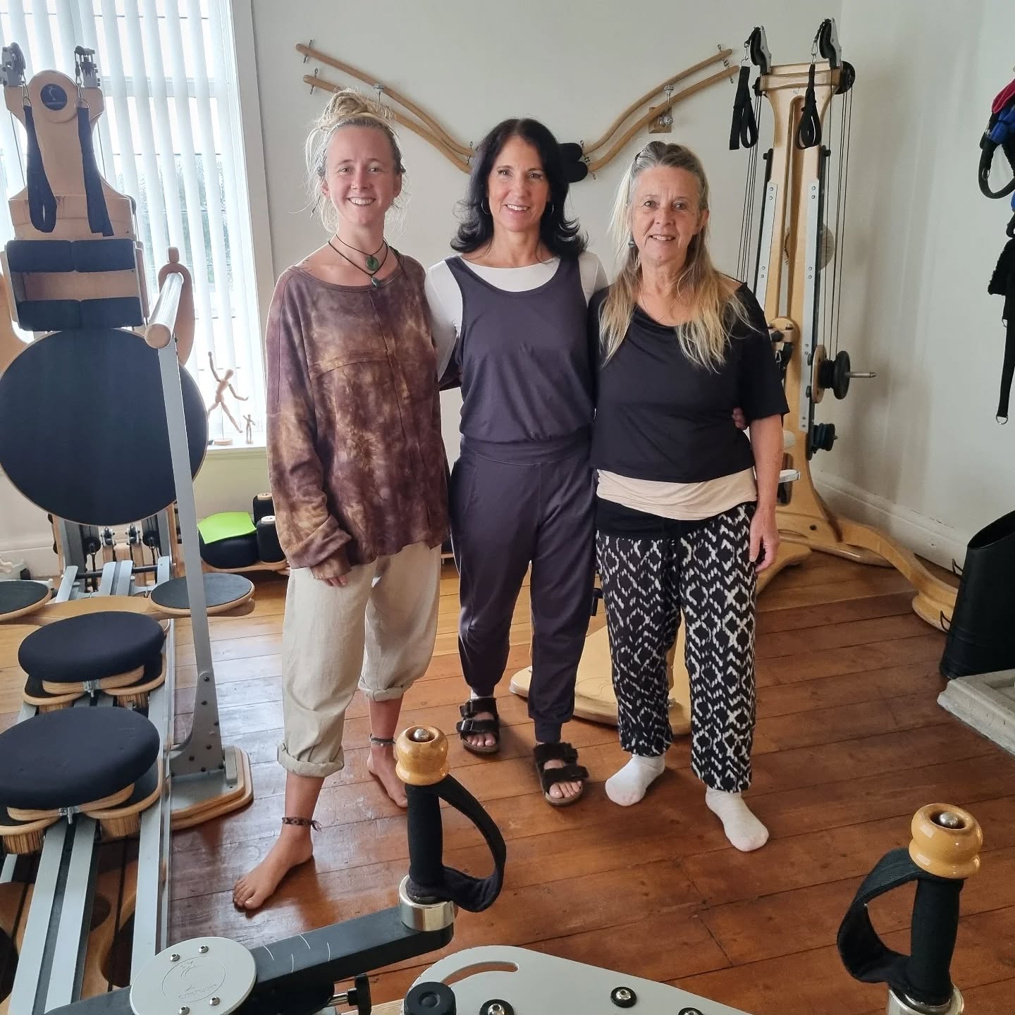 We did a thing!
The incredible Jane came all the way over from London to teach us the Cardiovascular Breathing #gyrokinesis® course in our little home Studio.
3 days of epic breathing and moving.
So grateful to have been introduced to this movement system from such a young age thanks to my inspiring mama!
We will totally be offering future courses here as we absolutely love hosting!
What a gift
✨️