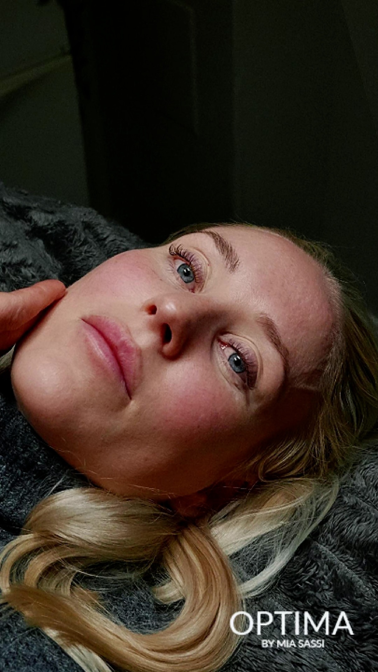 Singelfransar, naturligt fylliga och eleganta fransar
Idag fick min fina kund en påfyllning av singelfransar 💕
En behandling som ger en mjuk, naturlig och definierad franslinje, perfekt för dig som vill ha ett diskret men lyxigt resultat.
Singelfransar innebär att varje frans förlängs med en tunn och lätt extensionsfrans, vilket ger ett rent och naturligt uttryck utan att tynga ner ögat.
Perfekt för både vardag och fest.
Vill du också vakna med vackra fransar, helt utan mascara?
Boka din tid på obym.se