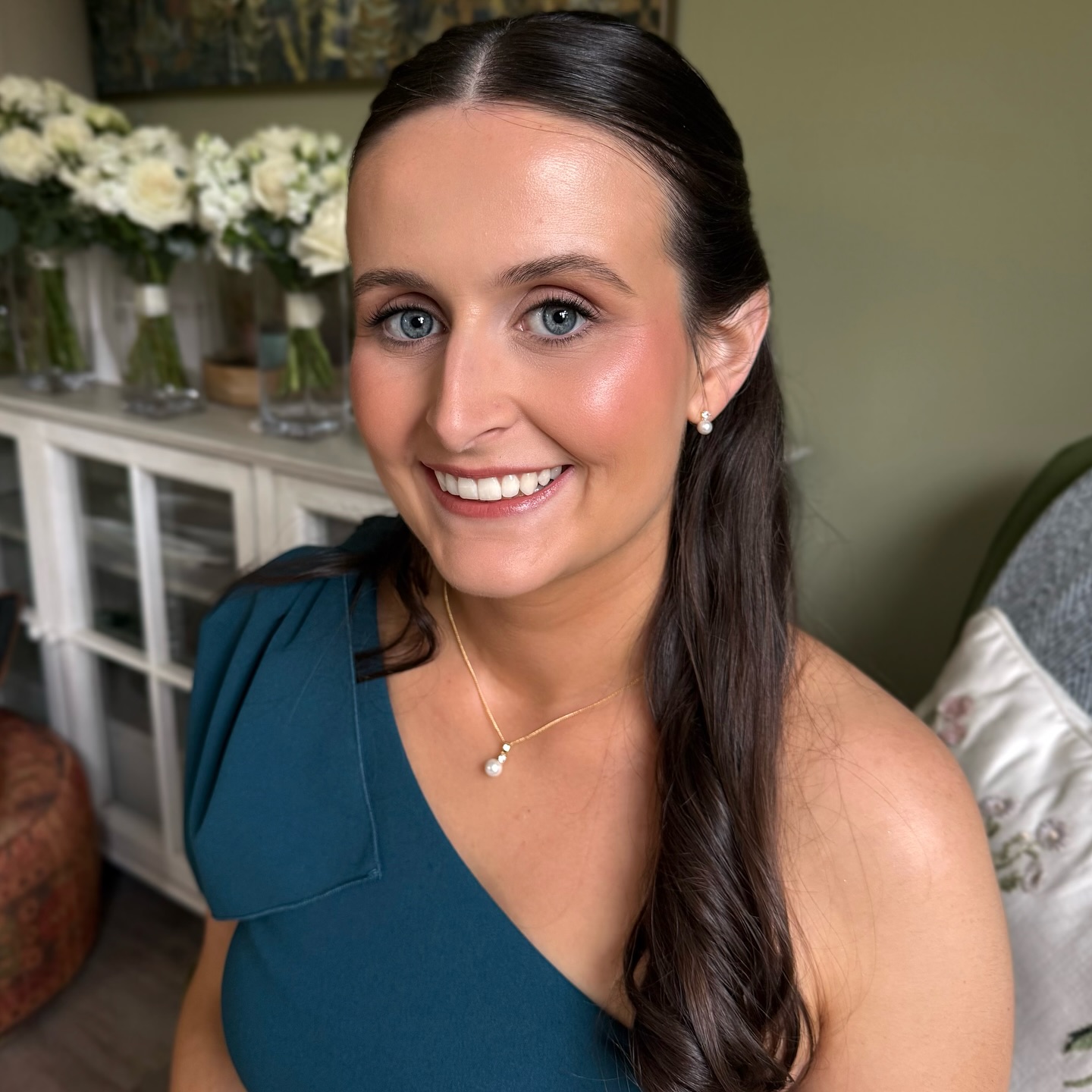 🤍The softest bridesmaid glam for Emily’s beautiful bridesmaid Hannah🤍
Sometimes its the simplicity of a makeup that is what makes it so timeless ✨ Emily’s bridesmaids all had a radiant, soft yet enhancing glam🤍
Can we talk about the bridesmaid colour scheme?! Oh how this has made me fall in love with teal dresses!! A new trend maybe? I’m here for it🫶🏻🫶🏻
At the beautiful @chapelhouseestate with my fave @luxe_hair_makeup 🤍🤍