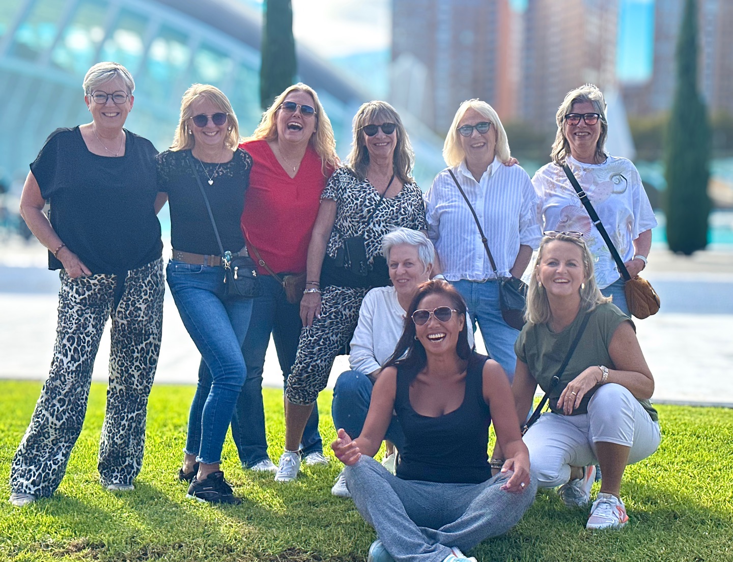 🌞 What a ride in Valencia!
Eight amazing friends, one sunny city, and endless good vibes — that’s all it took for an unforgettable day on our bike tour! From hidden plazas and historical streets to the stunning City of Arts and Sciences they discovered the best of Valencia the fun way: on two wheels!
Plenty of laughs, some photo stops, they finished the tour glowing with smiles and memories to last a lifetime.
Ready for your own Valencia adventure?
👉 Grab your friends, hop on a bike, and **book your tour today!** 🚴♀️☀️🇪🇸
Tours in DE/EN/ES/IT/FR/NL
.
.
#gezelligfietseninvalencia #valencia #gezelligvalencia #fietstour #biketour #hiking #hikinginspain #fietseninvalencia #weekendjeweg #cargobike #getinvolvedvalencia #bezienswaardighedenvalencia #bikerental #nederlandsegidsinvalencia #bezienswaardighedenvalencia #citytripvalencia #stedentrip #fietstocht #thingstodoinvalencia #visitvalencia #highlightsvalencia #winetasting #tapastour #paellacookingclass