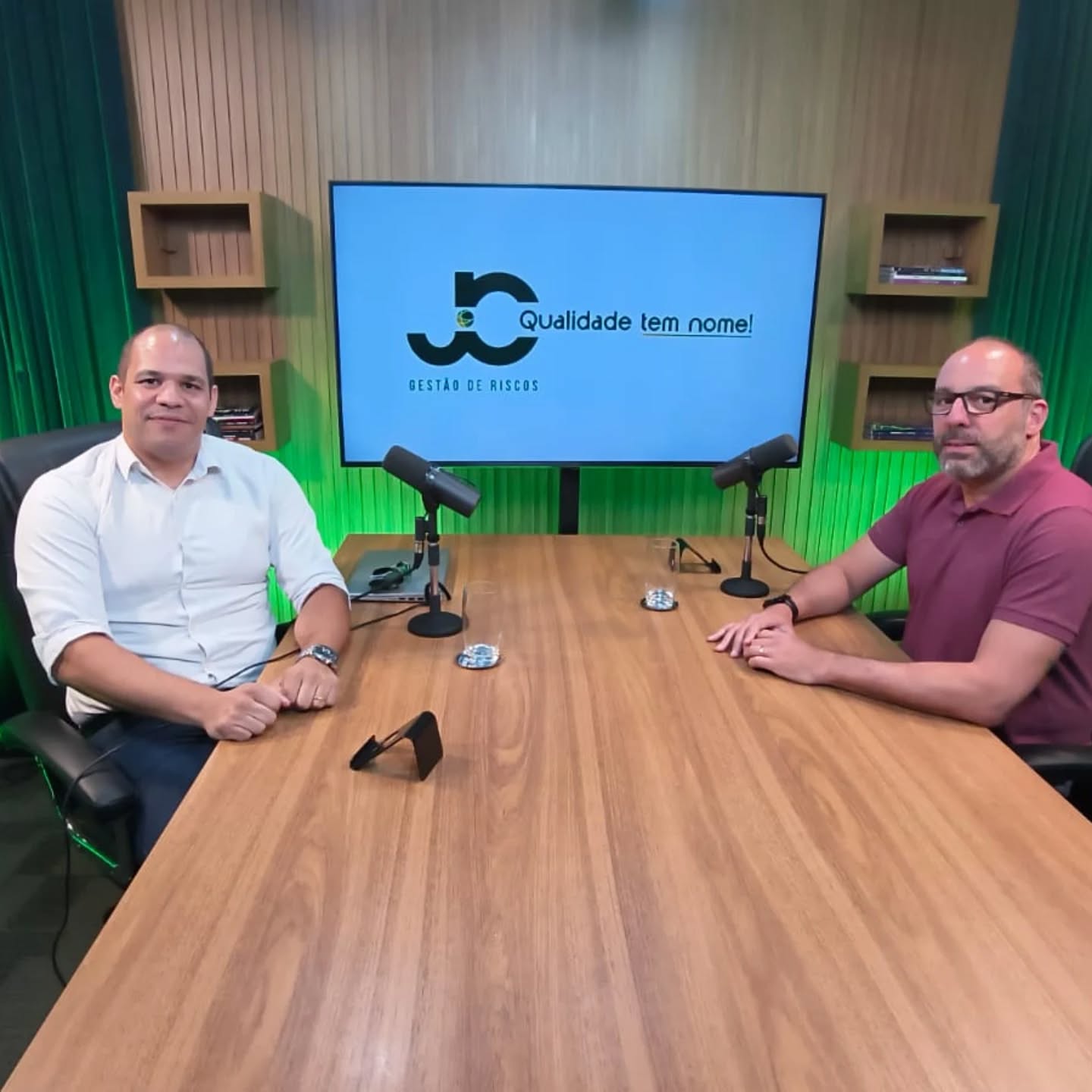 E vem bate papo bem bacana por aí!!!!
Obrigado @leandro.ferreira.362 pelo convite, a troca de experiências foi muito boa!!!! Obrigado também Charles por toda a estrutura da @jcgestaoderiscos
Em breve no ar!!!!