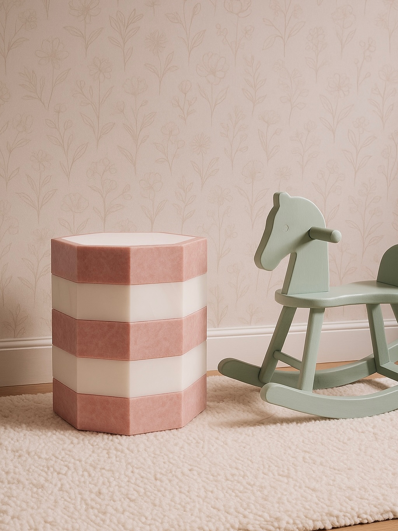 GISOU - Édition sur-mesure
Élégante et sculpturale, la Gisou incarne l’essence de Studio Gaïa : un design géométrique, sensuel, et infiniment personnalisable.
Réalisée ici en quartzite rose et onyx blanc, elle joue sur les contrastes doux et la lumière naturelle de la pierre.
Chaque pièce est fabriquée sur mesure, aussi bien pour les particuliers que pour les architectes et décorateurs qui souhaitent l’adapter à un projet spécifique : choix des marbres, dimensions, finitions, tout est modulable.
Chez Studio Gaïa, chaque création est pensée comme une pièce de collection, façonnée à la main dans nos ateliers et conçue pour traverser le temps.
La Gisou peut se décliner en table d’appoint, chevet, piédestal ou sculpture autonome, selon l’espace et l’histoire que l’on souhaite lui donner.