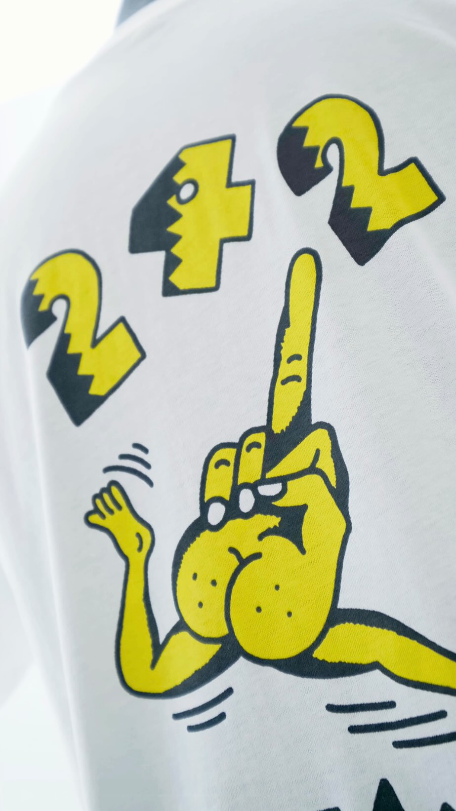 🏃♂️💥 Fresh off the press!
We screen printed this wild piece for a local shop that lives and breathes street culture.
Bold lines, cartoon chaos, and pure energy on cotton.
👟 Limited drop for the crew and their circle.
🖤 Big love to the shop for trusting us with the print.
@242ftp @242tattoo
#screenprinted #streetculture #RunningCrew #2plus2Runners #MartyDesign #SwissStyle #LausanneVibes