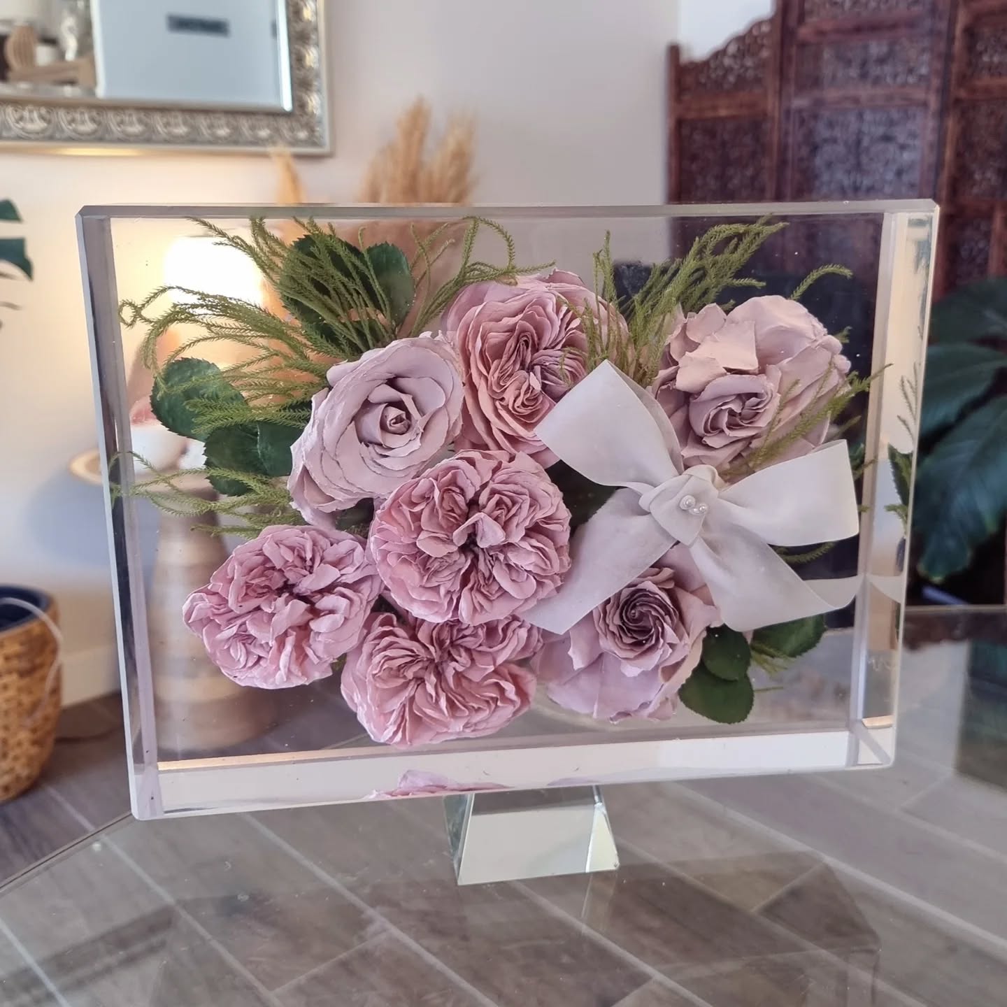 🌸 Jennifers sweet bouquet, beautifully suited to our 300mm Resin Rectangle. 🌸