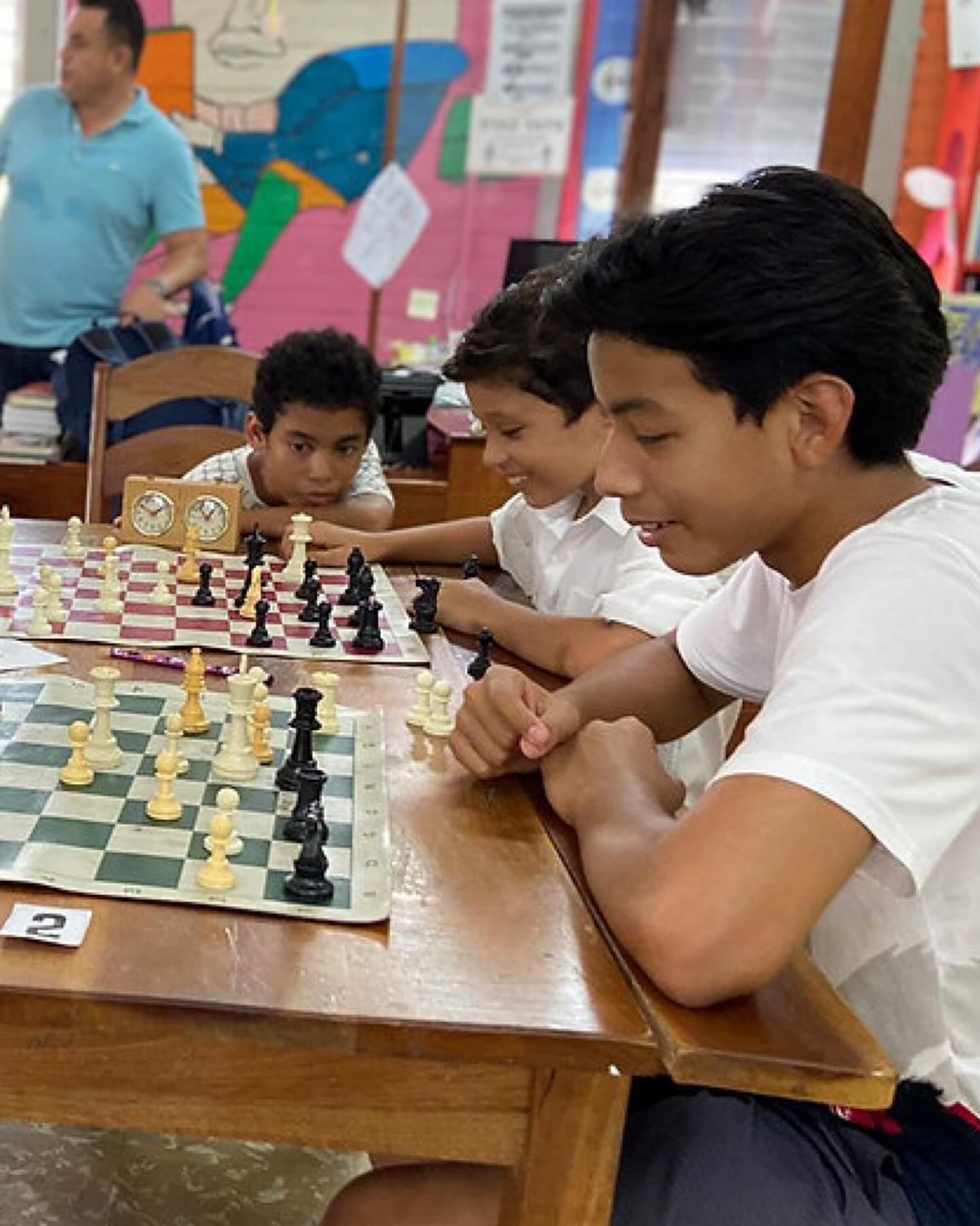 The chess youth in Belize City is always OTB 🇧🇿 #belizechess #belizechessclub #belizecity #irlotb #otb #streetchess #overtheboard #savvychess #chessclub #chess #irlchess #chesscommunity #chesslife #chesslove