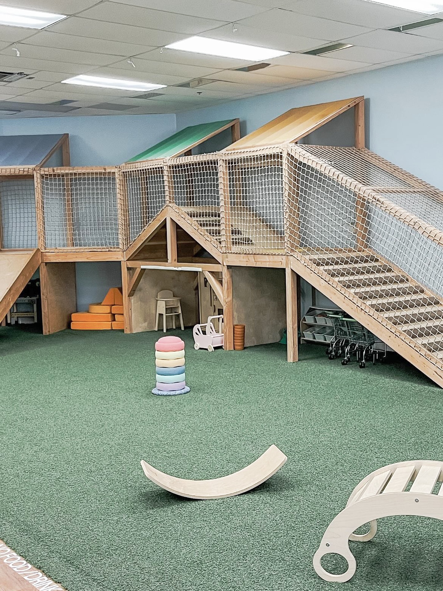 Thursday plans? Come play with us at one of our play sessions! Today we have play sessions :
9:00-11:00am
11:30-1:30pm
2:00-4:00pm
4:30-6:30pm
Each play session is separated by a 30 minute break. This break allows us to reset, clean and sanitize the play area between groups of children.
Www.littleleafplaystudio.com/play