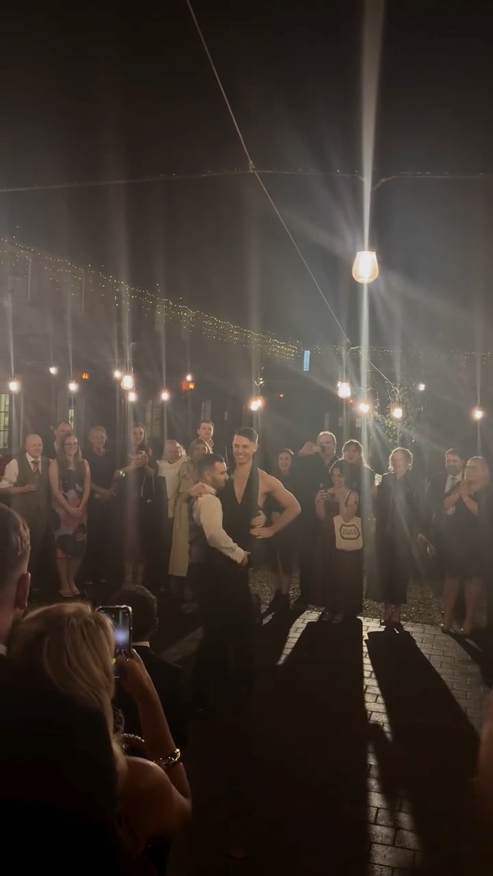 Carl and Lukas 😍
Where do we BEGIN?! From sax playing drag queens to spectacular dance routines, this beautiful couple’s wedding day had it all! We had the absolute best time with you and your people, and we hope you all did too! ✨
Suppliers:
Venue: @boynehillhouse
Photos: @weddings_by_wojtek
Video: @ivoryfilms
#irishweddingband #weddingbandireland #irishwedding #weddingband #irishweddings #weddingbandsireland #weddingmusicireland #irishweddingbands #weddingmusic #irishband